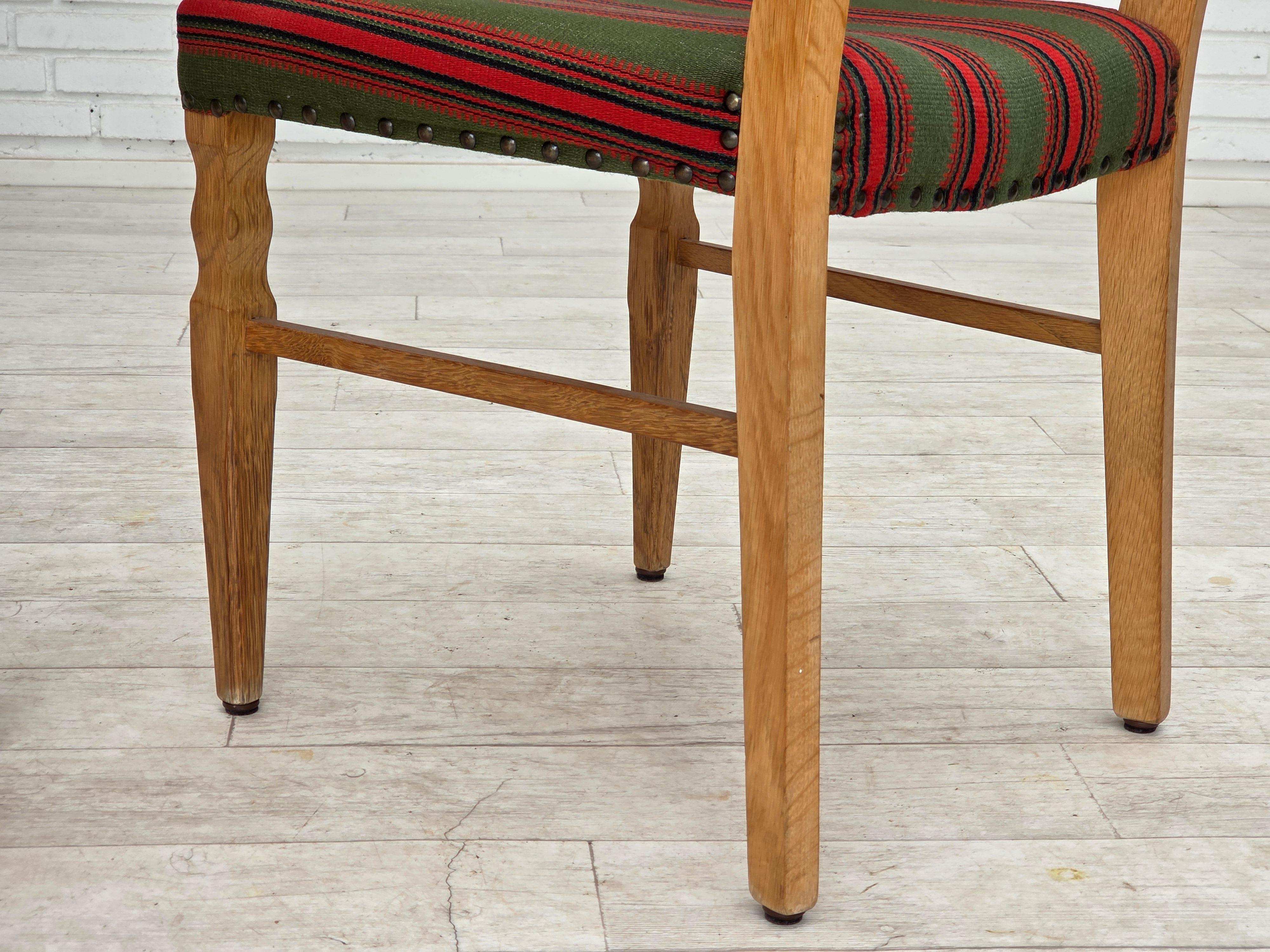 1970, set de 2 chaises de salle à manger danoises, meuble en laine, bois de chêne massif. en vente 3