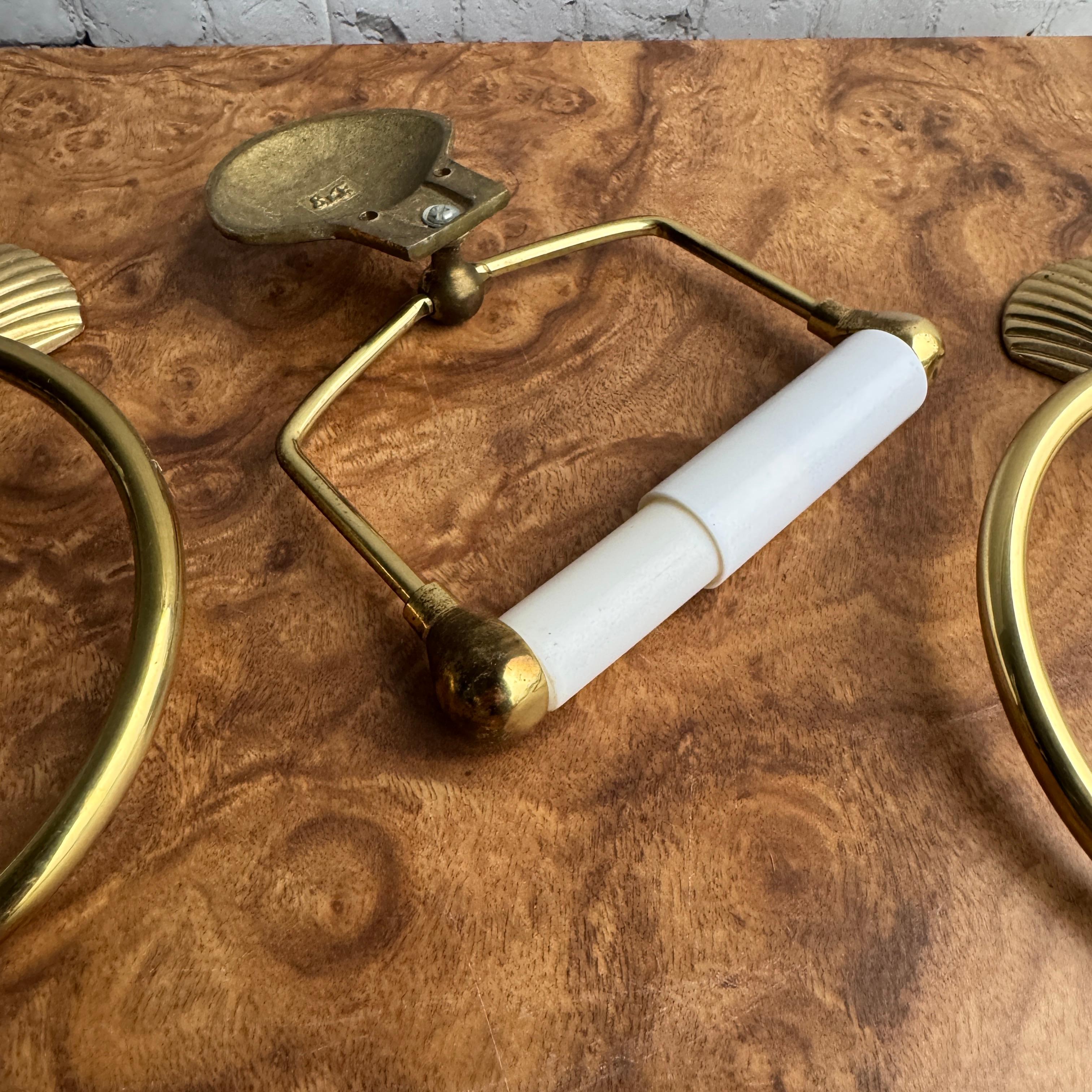 Hollywood Regency 1970s Set of 3 Brass Shell Motif Towel Rings (Pair) and Toilet Paper Roll Holder For Sale