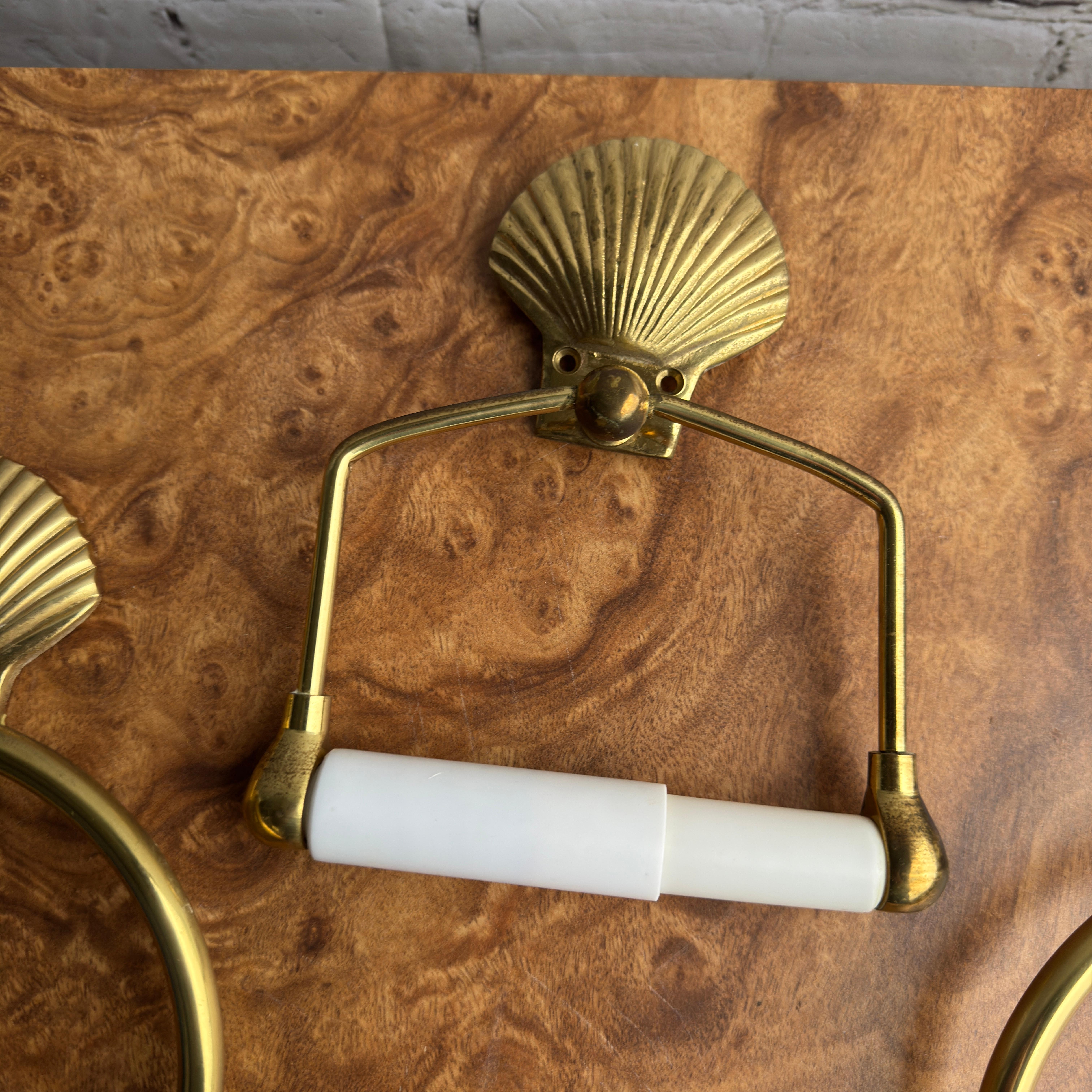1970s Set of 3 Brass Shell Motif Towel Rings (Pair) and Toilet Paper Roll Holder For Sale 1