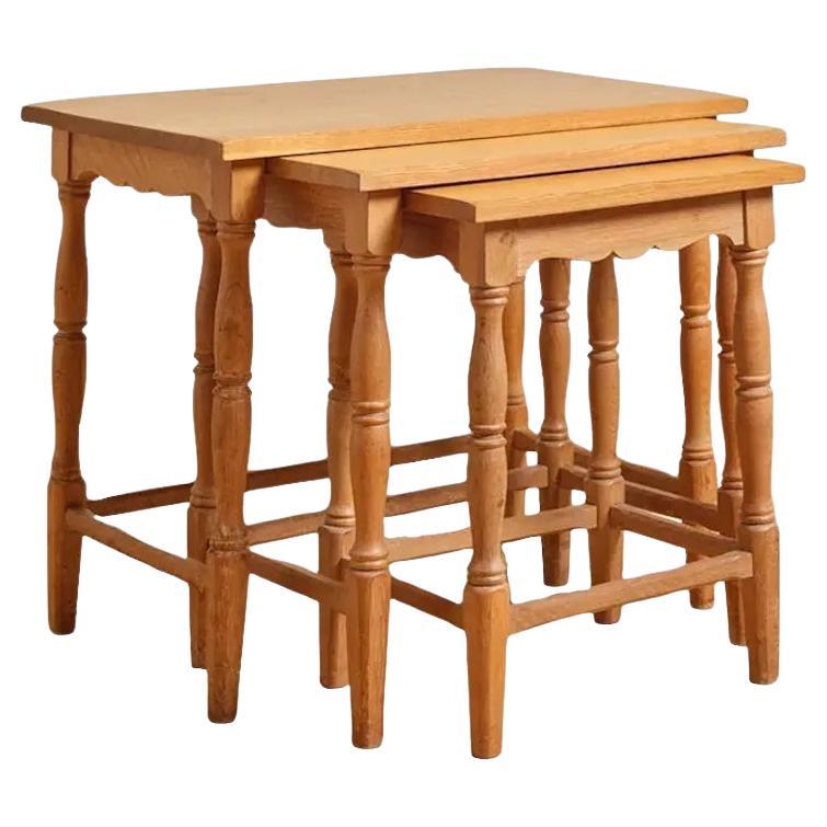 1970er Jahre Satz von 3 Manner Kjaernulf Oak Nesting Tables