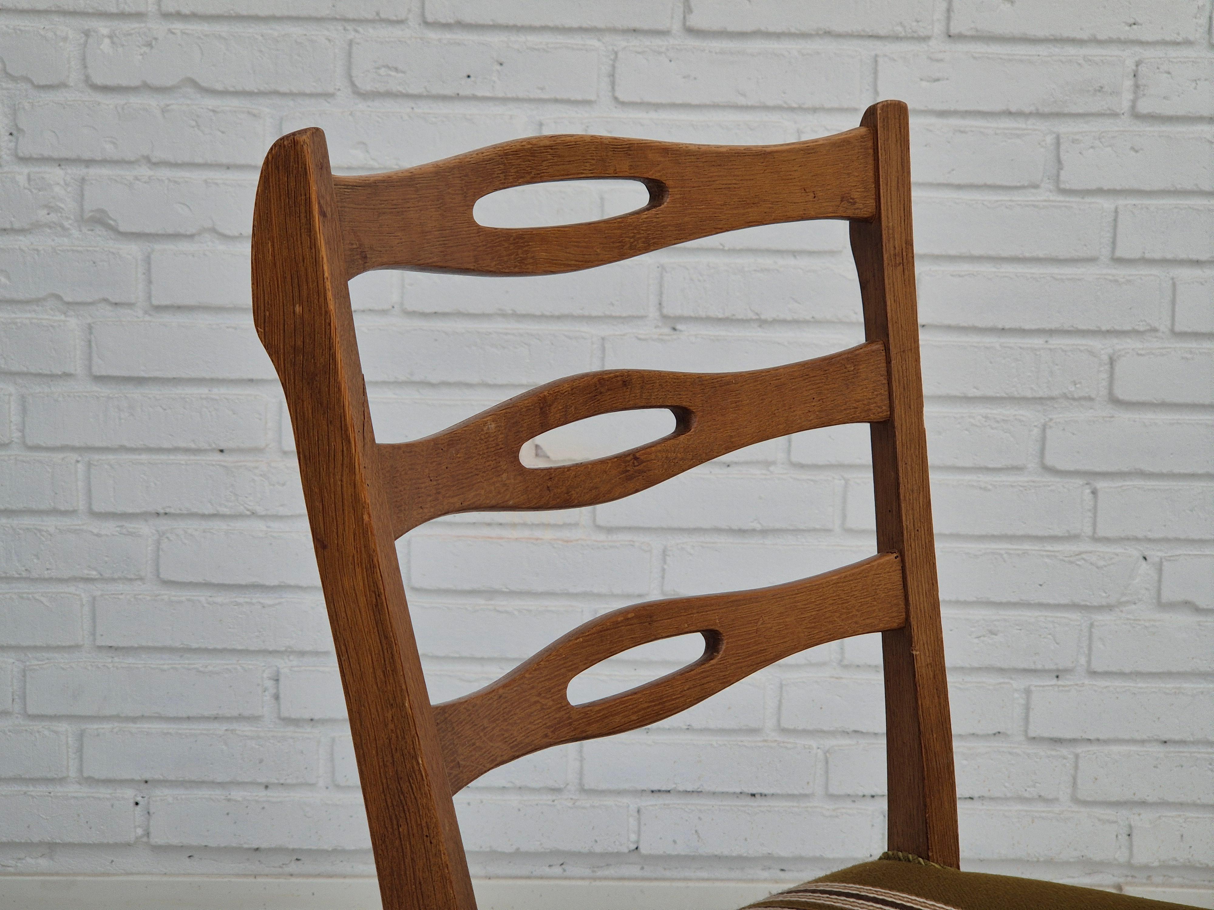 1970er, Satz von 4 dänischen Esszimmerstühlen in OAK Wood, grüne Möbelwolle. im Angebot 1