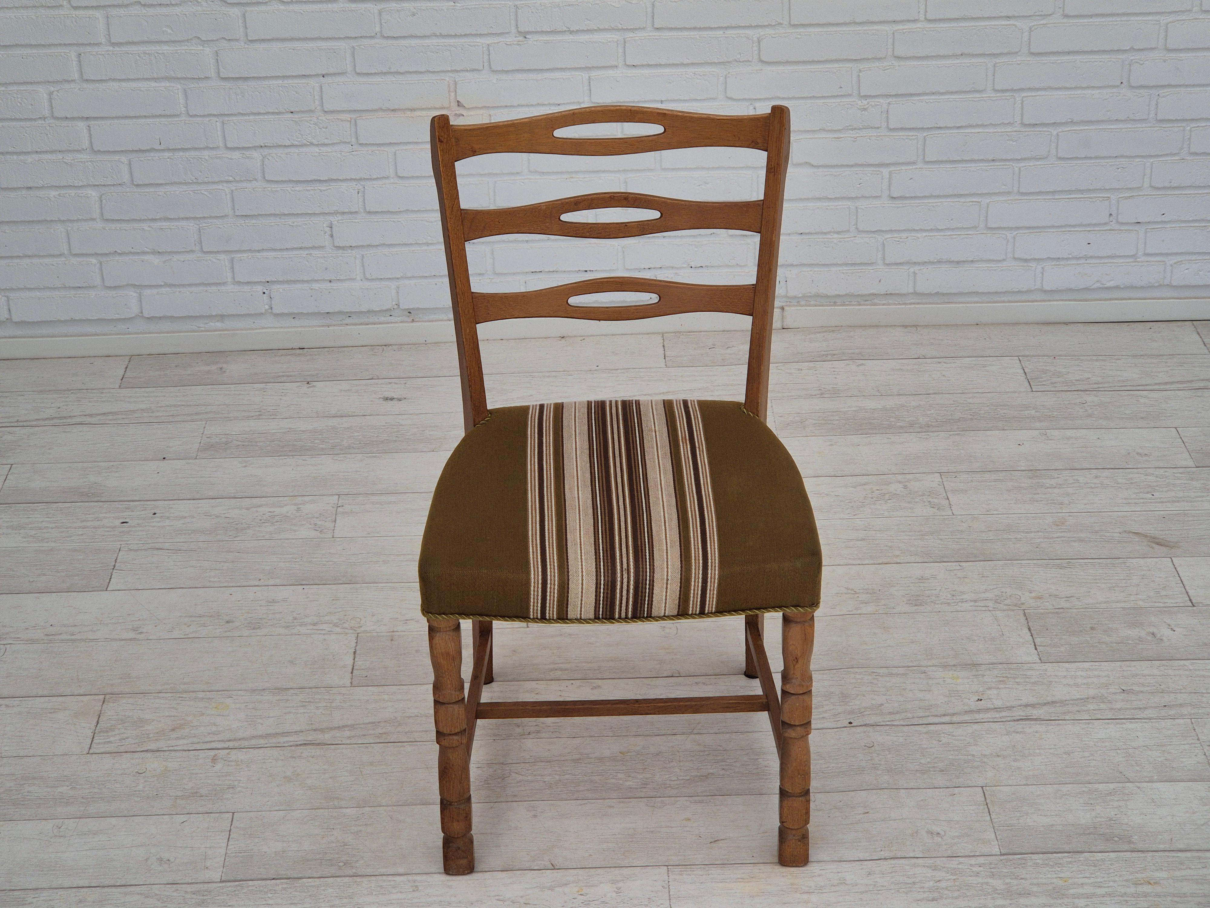 1970er, Satz von 4 dänischen Esszimmerstühlen in OAK Wood, grüne Möbelwolle. (Skandinavische Moderne) im Angebot
