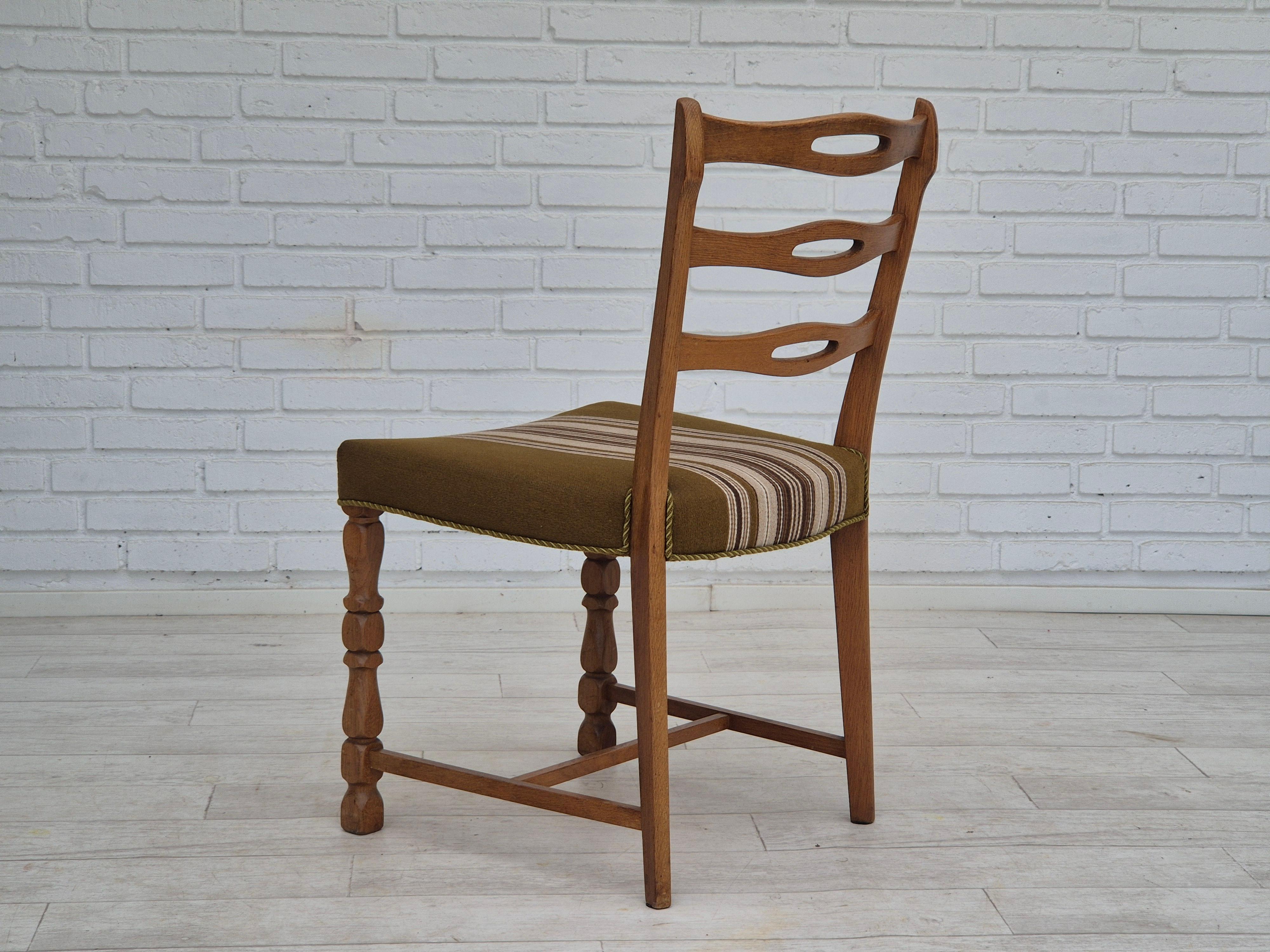 1970er, Satz von 4 dänischen Esszimmerstühlen in OAK Wood, grüne Möbelwolle. im Zustand „Gut“ im Angebot in Tarm, 82