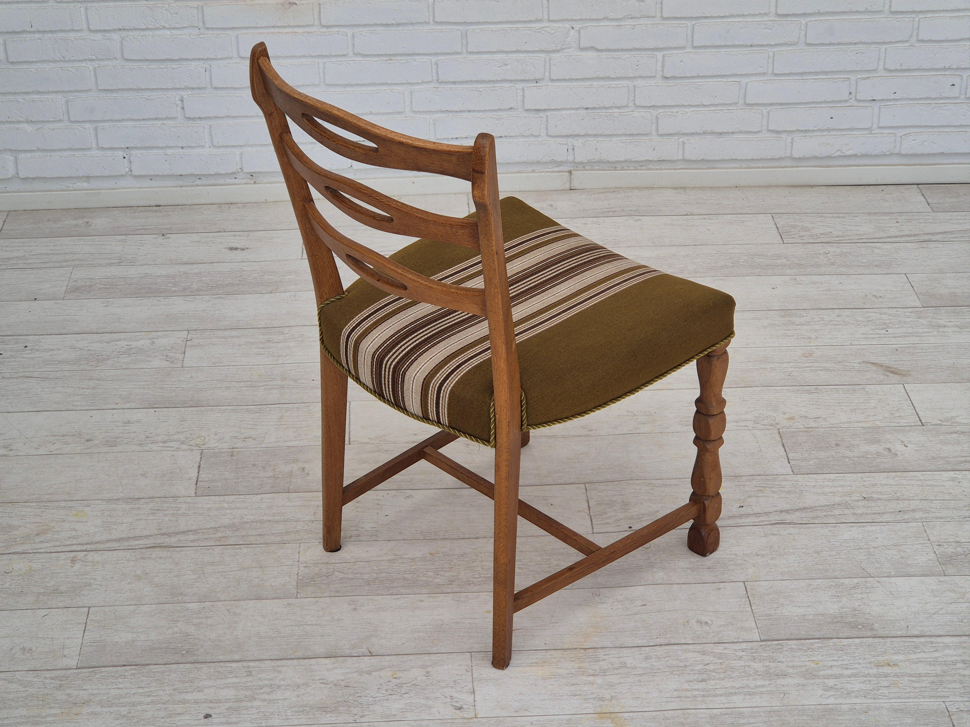 1970er, Satz von 4 dänischen Esszimmerstühlen in OAK Wood, grüne Möbelwolle. (Wolle) im Angebot