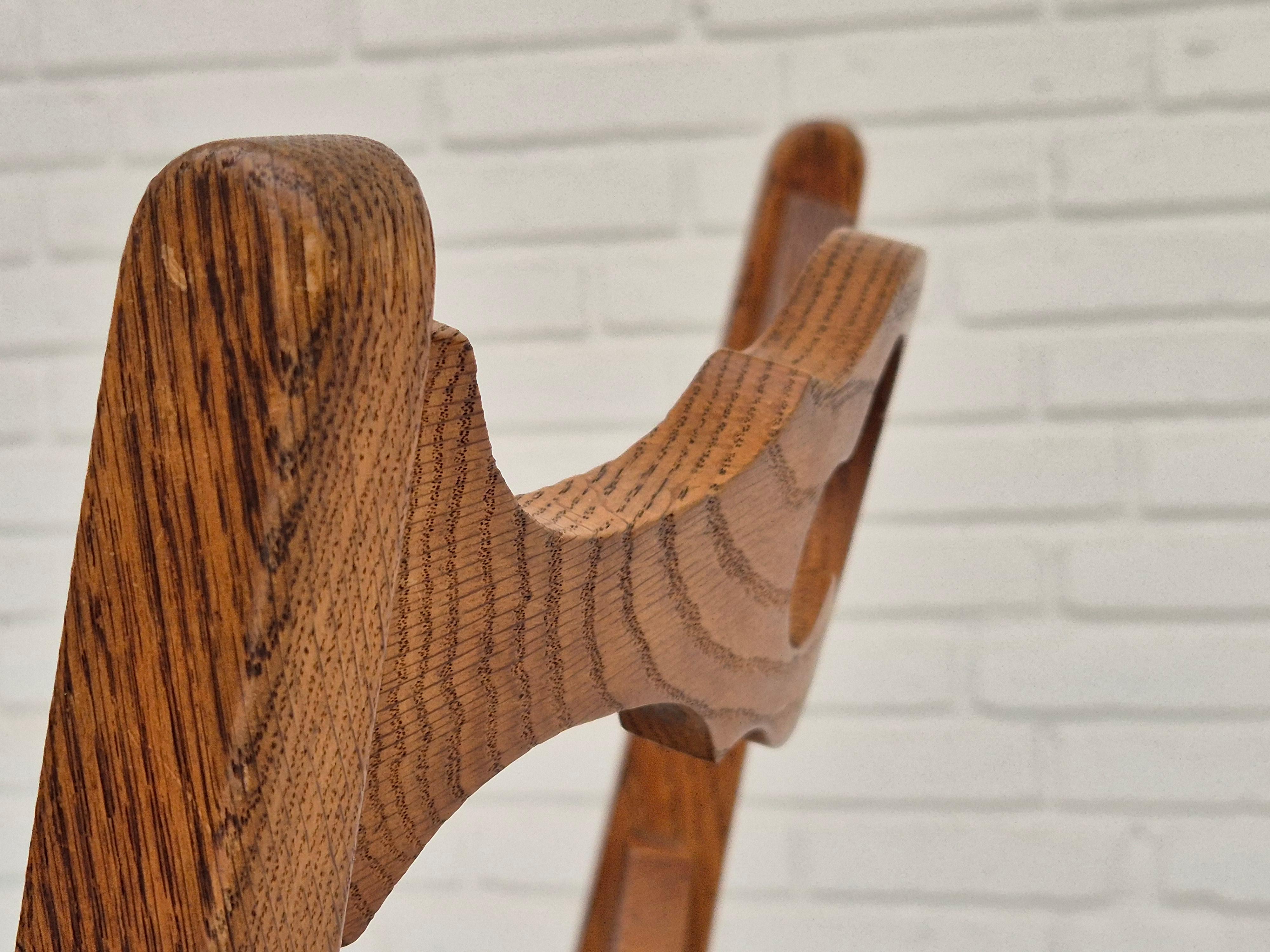 1970er Jahre, 4 dänische Esszimmerstühle, Originalzustand, Eichenholz. im Angebot 7