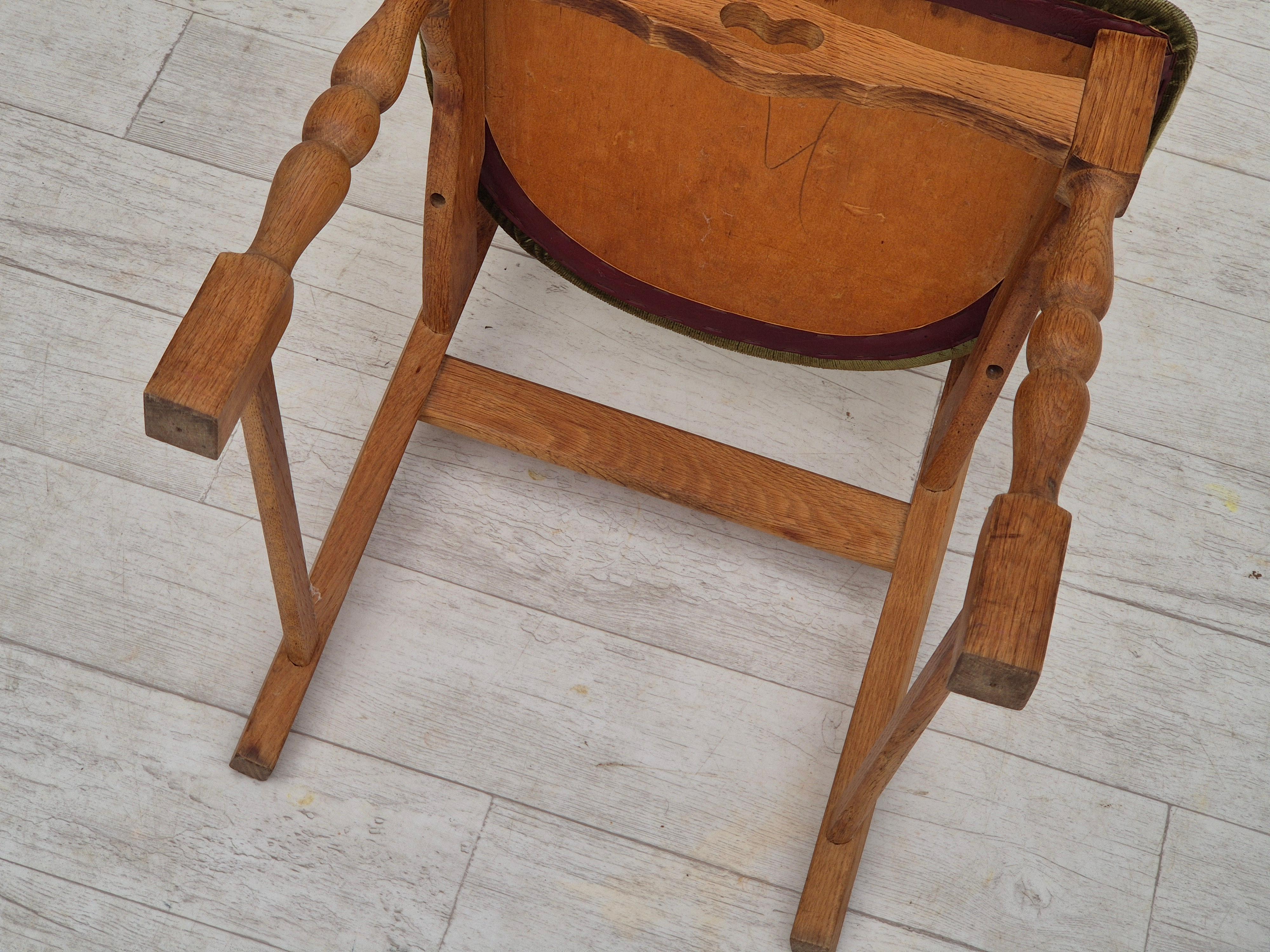 1970er Jahre, 4 dänische Esszimmerstühle, Originalzustand, Eichenholz. im Angebot 11