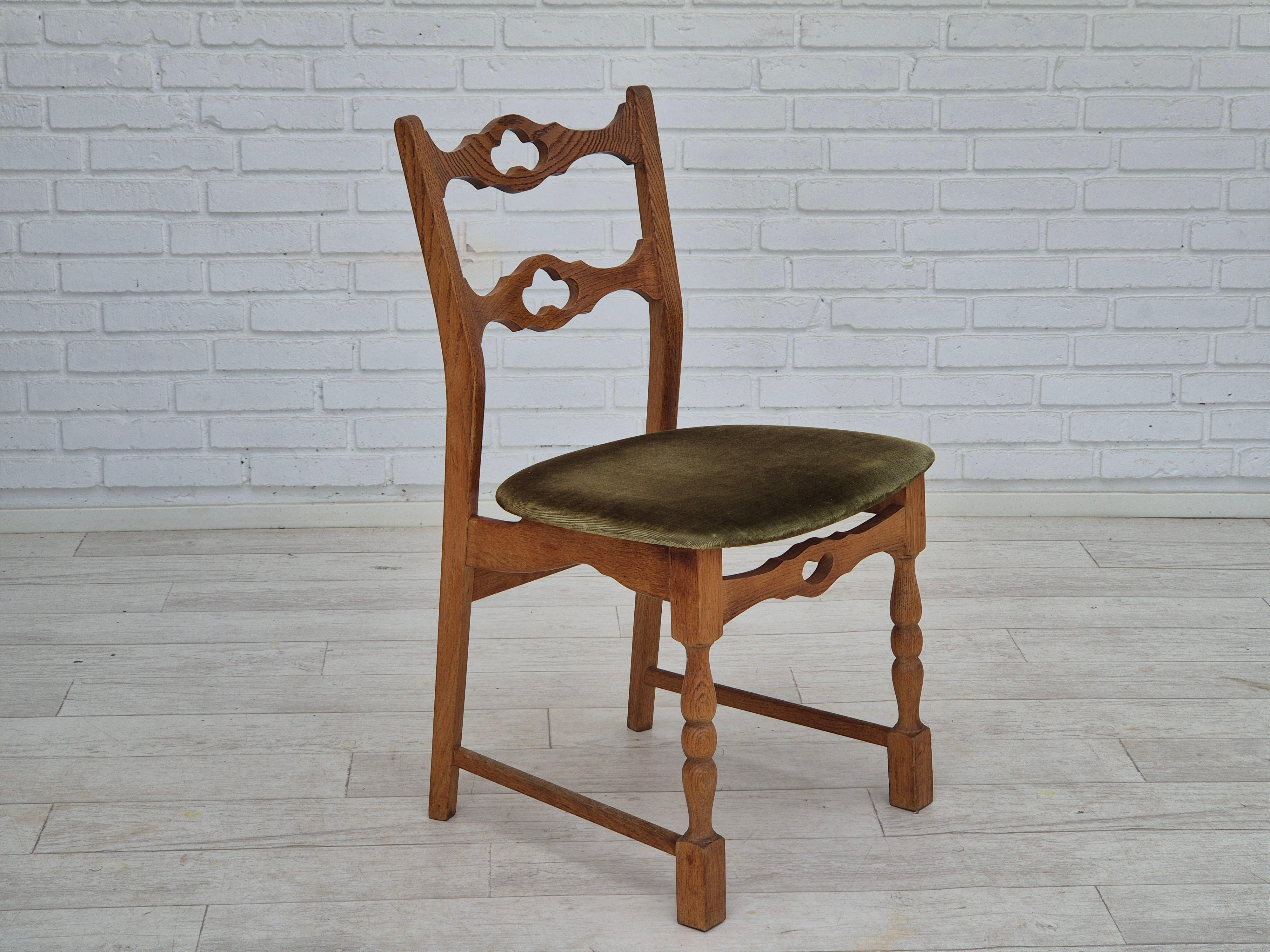 1970er Jahre, 4 dänische Esszimmerstühle, Originalzustand, Eichenholz. (Skandinavische Moderne) im Angebot
