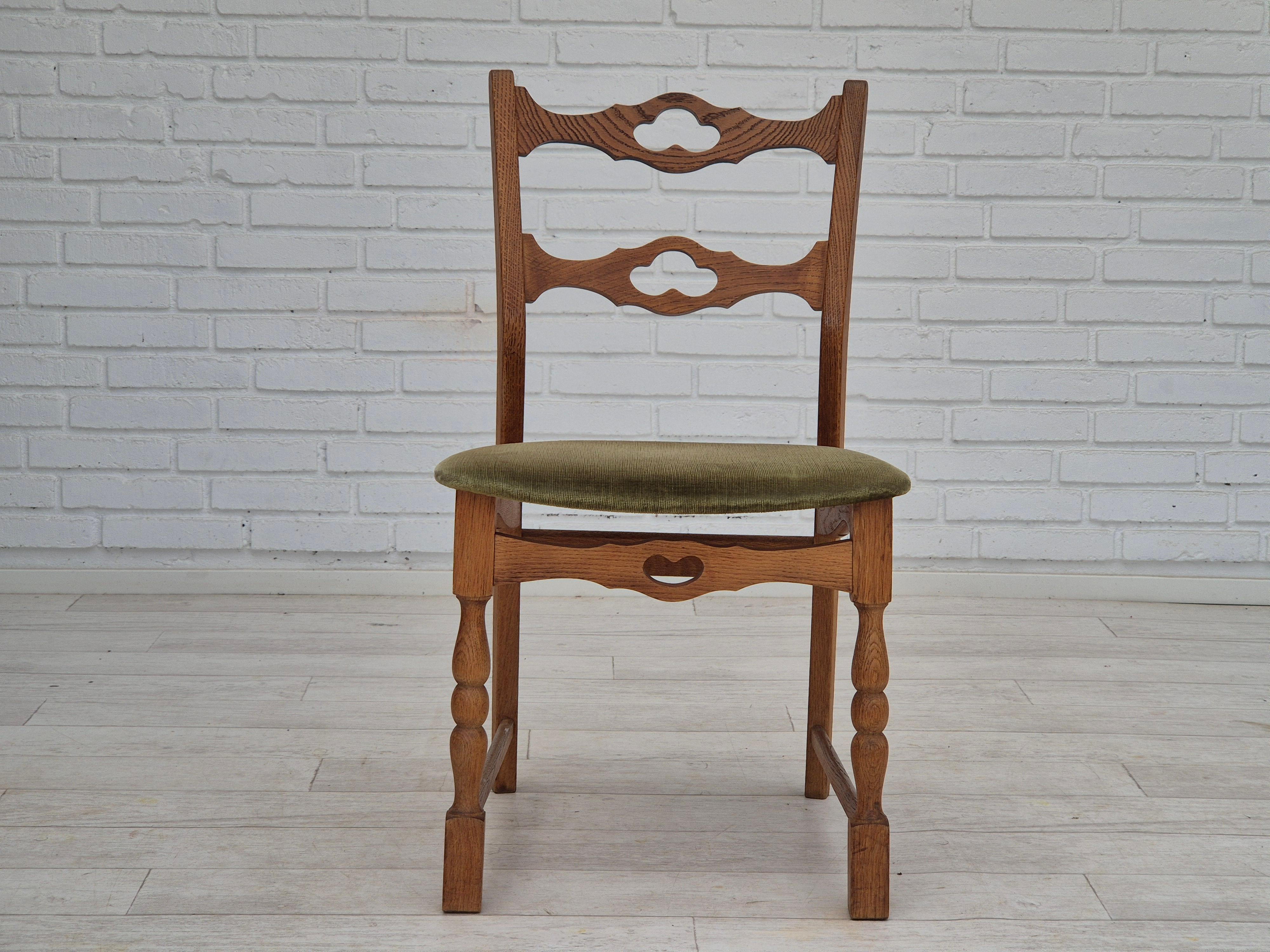 1970er Jahre, 4 dänische Esszimmerstühle, Originalzustand, Eichenholz. (Dänisch) im Angebot