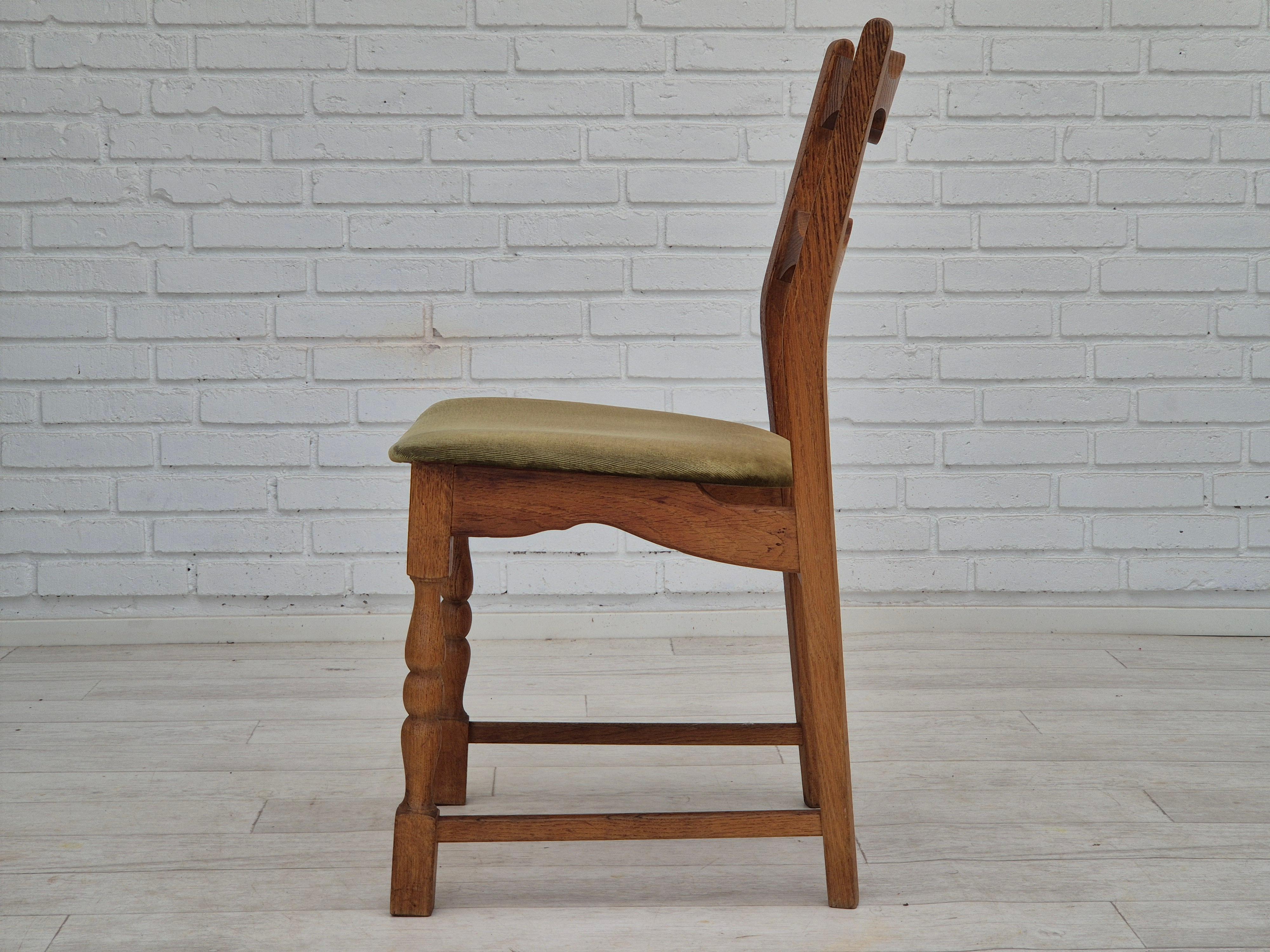 1970er Jahre, 4 dänische Esszimmerstühle, Originalzustand, Eichenholz. (Ende des 20. Jahrhunderts) im Angebot