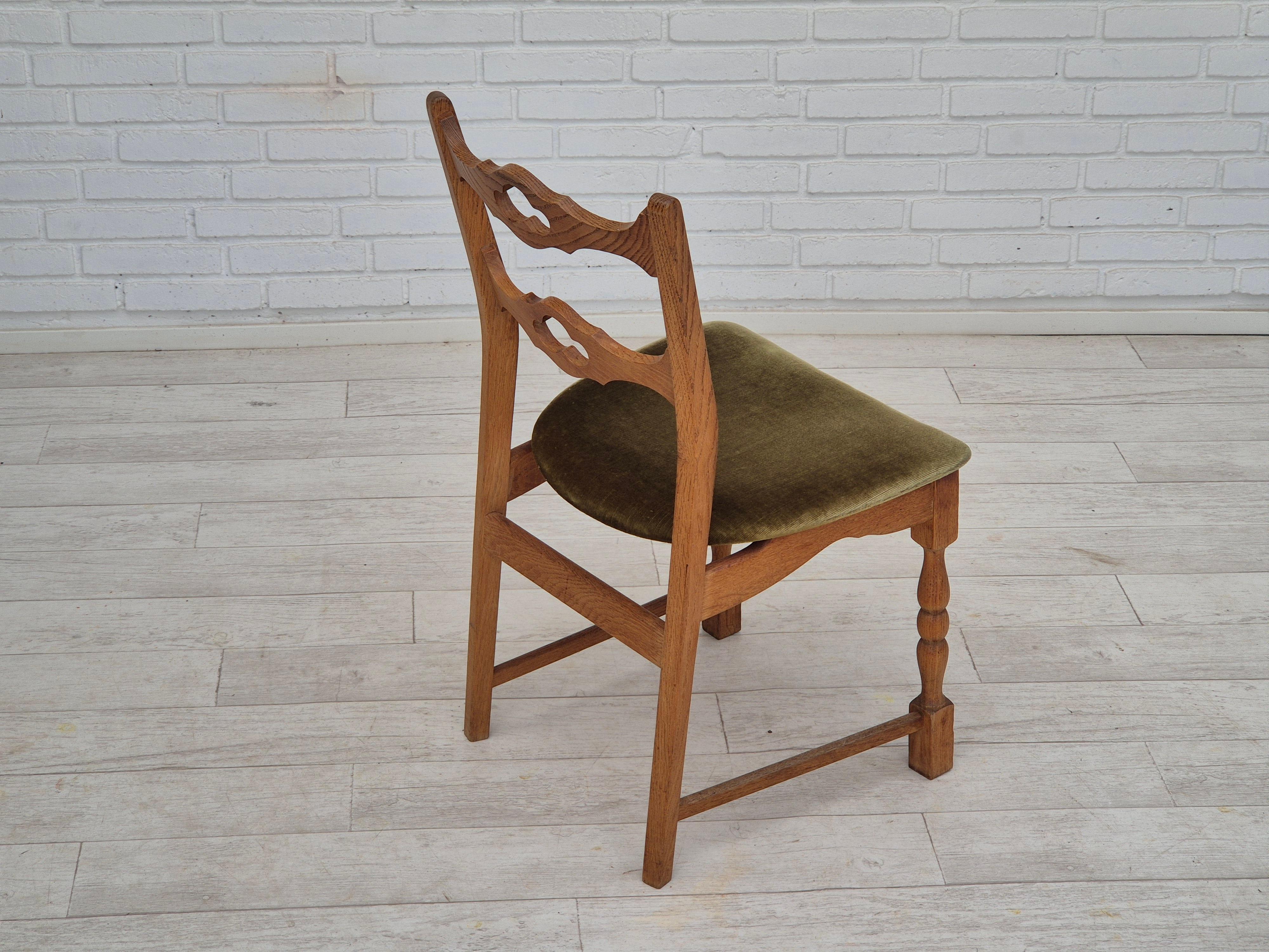 1970er Jahre, 4 dänische Esszimmerstühle, Originalzustand, Eichenholz. im Angebot 1