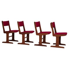 1970, ensemble de 4 chaises danoises retapissées, bois de teck, velours rouge cerise
