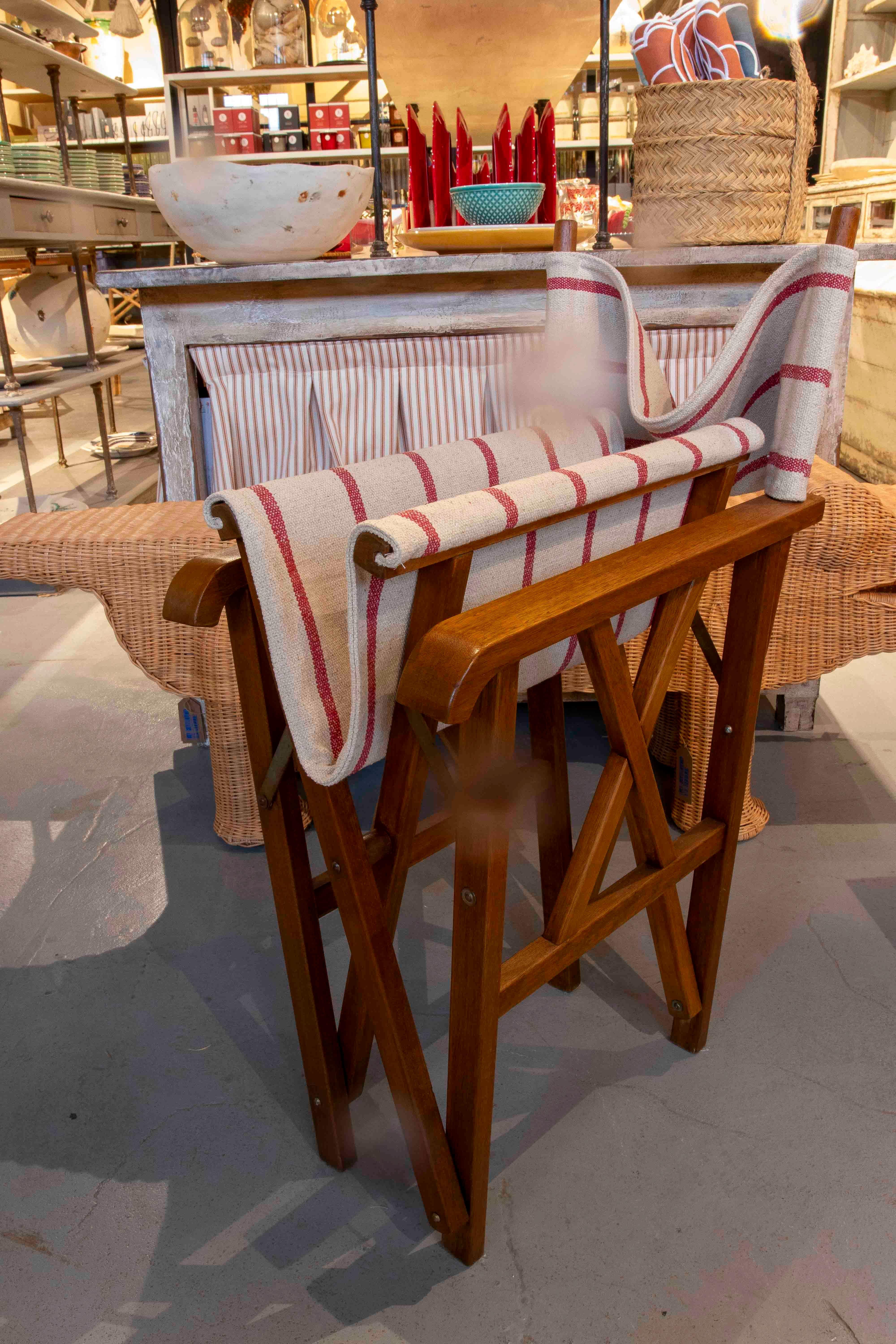 1970s Set of 4 Vintage Director's Chairs in Wood and Red Striped Canvas For Sale 7