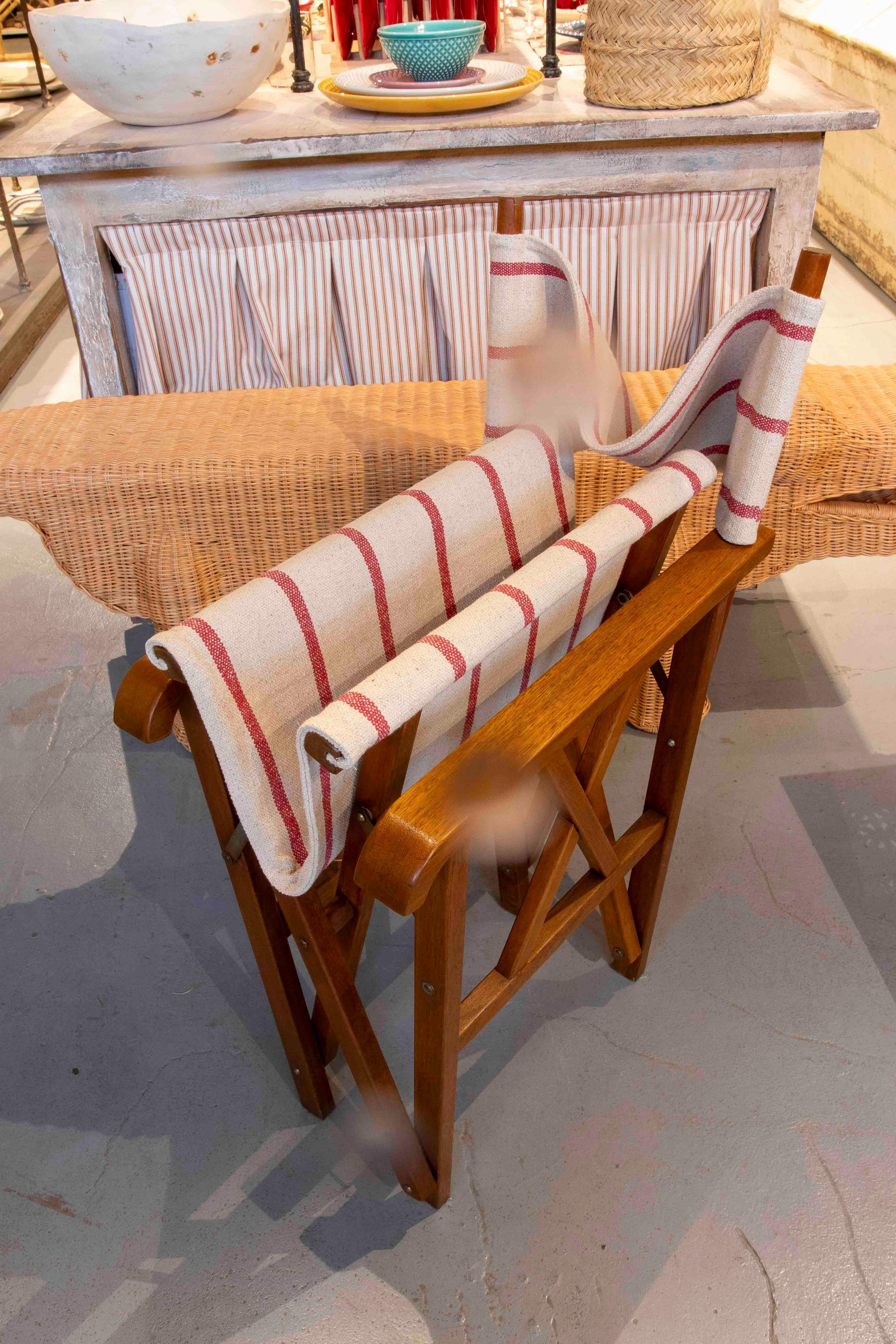 1970s Set of 4 Vintage Director's Chairs in Wood and Red Striped Canvas For Sale 8