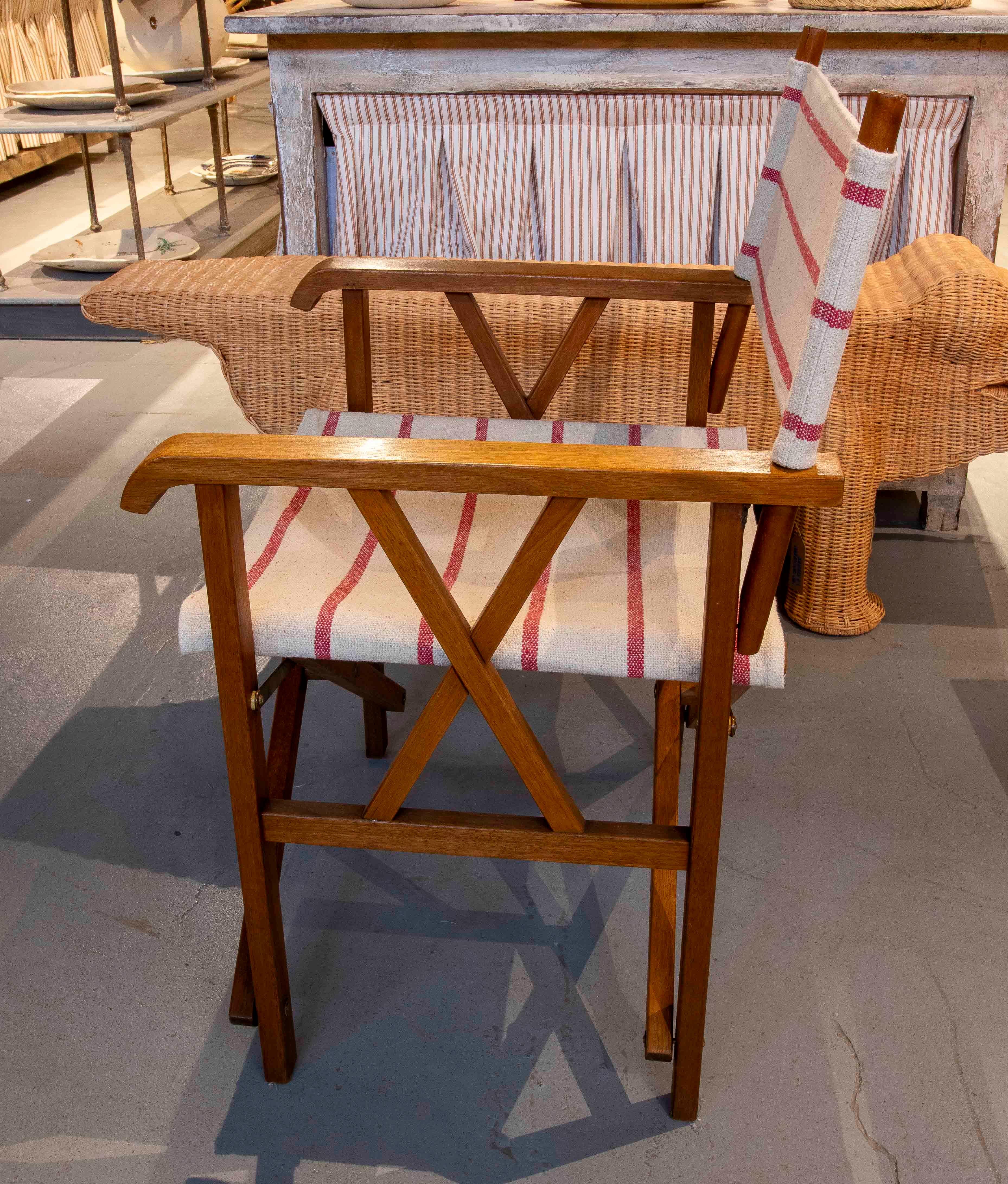 1970s Set of 4 Vintage Director's Chairs in Wood and Red Striped Canvas In Good Condition For Sale In Marbella, ES