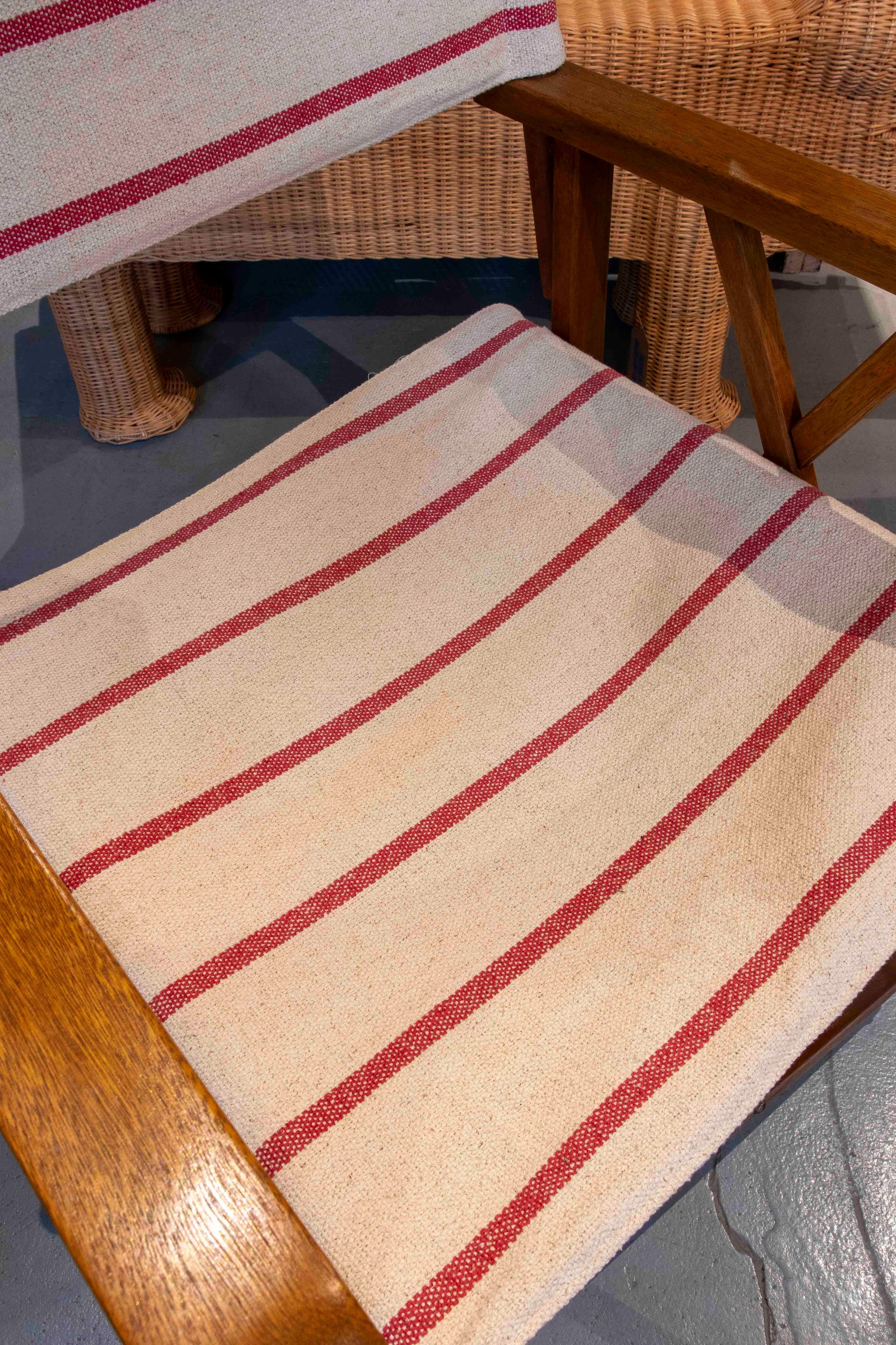 1970s Set of 4 Vintage Director's Chairs in Wood and Red Striped Canvas For Sale 3