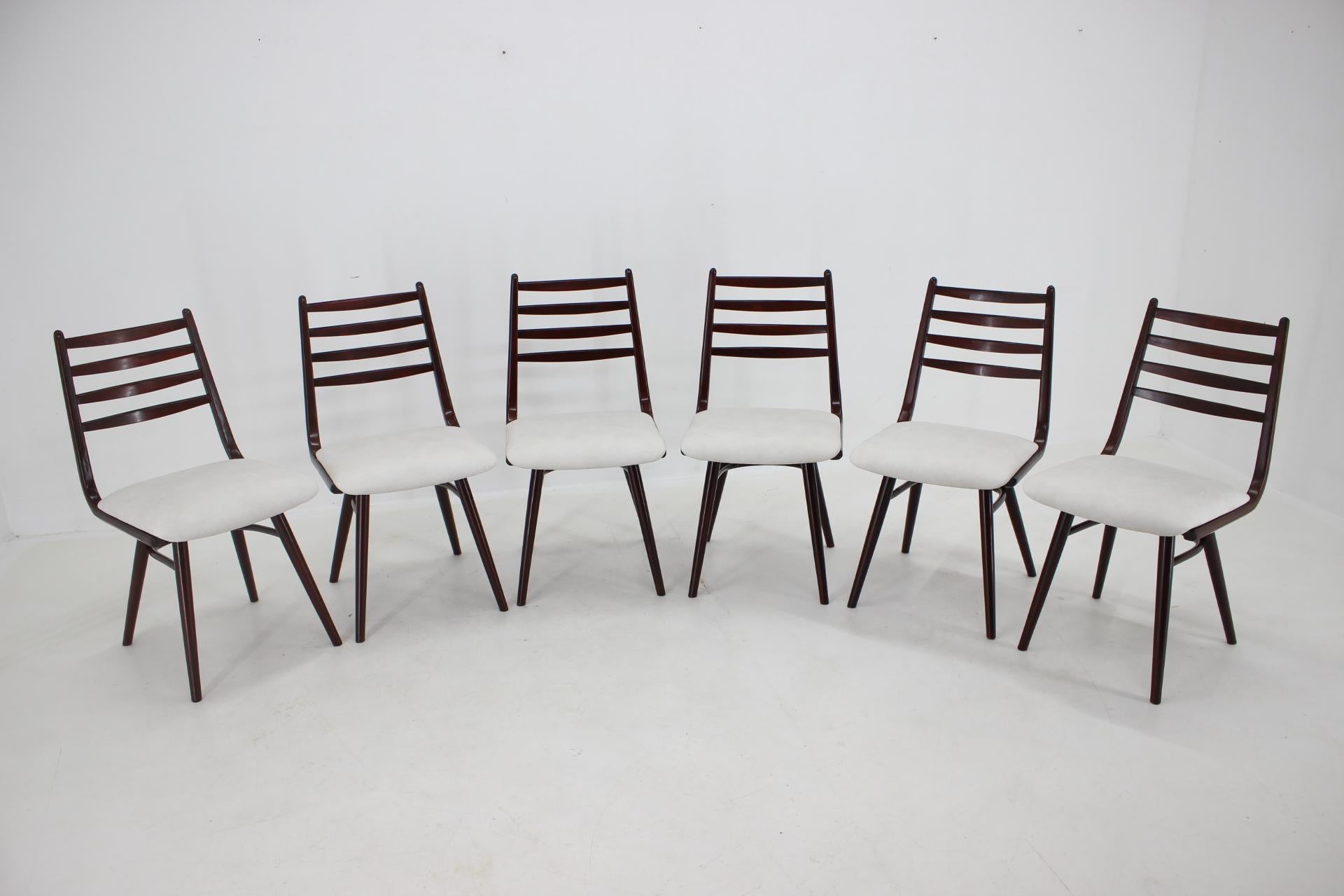Satz von 6 Esszimmerstühlen „Boomerang“ aus Buche, Tschechoslowakei, 1970er Jahre  (Moderne der Mitte des Jahrhunderts) im Angebot