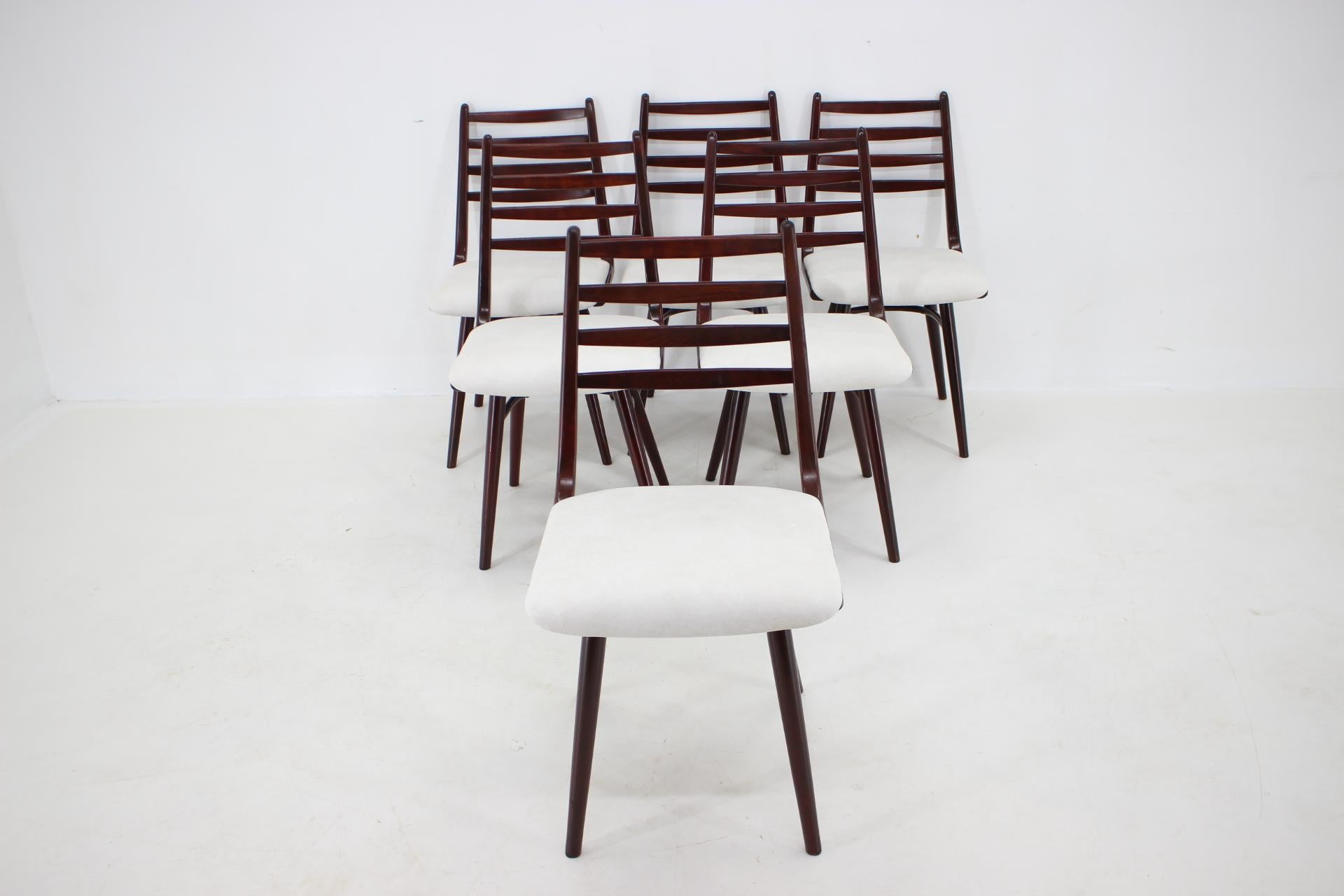 Ensemble de 6 chaises de salle à manger en hêtre Boomerang, Tchécoslovaquie, 1970  Bon état - En vente à Praha, CZ