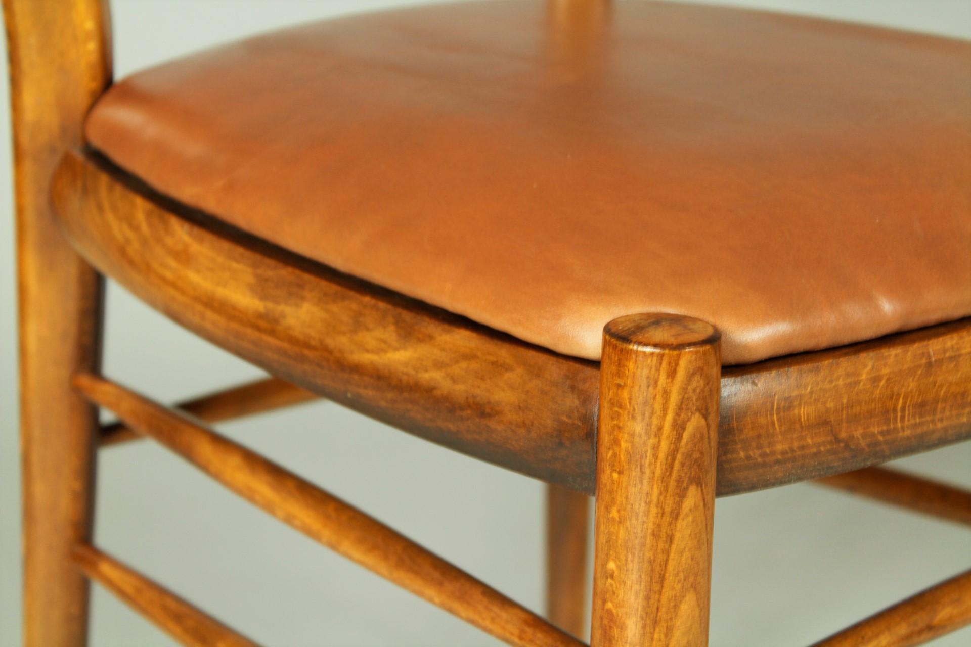 1970s Set of 6 Beech Dining Chairs, Leather Upholstery For Sale 3