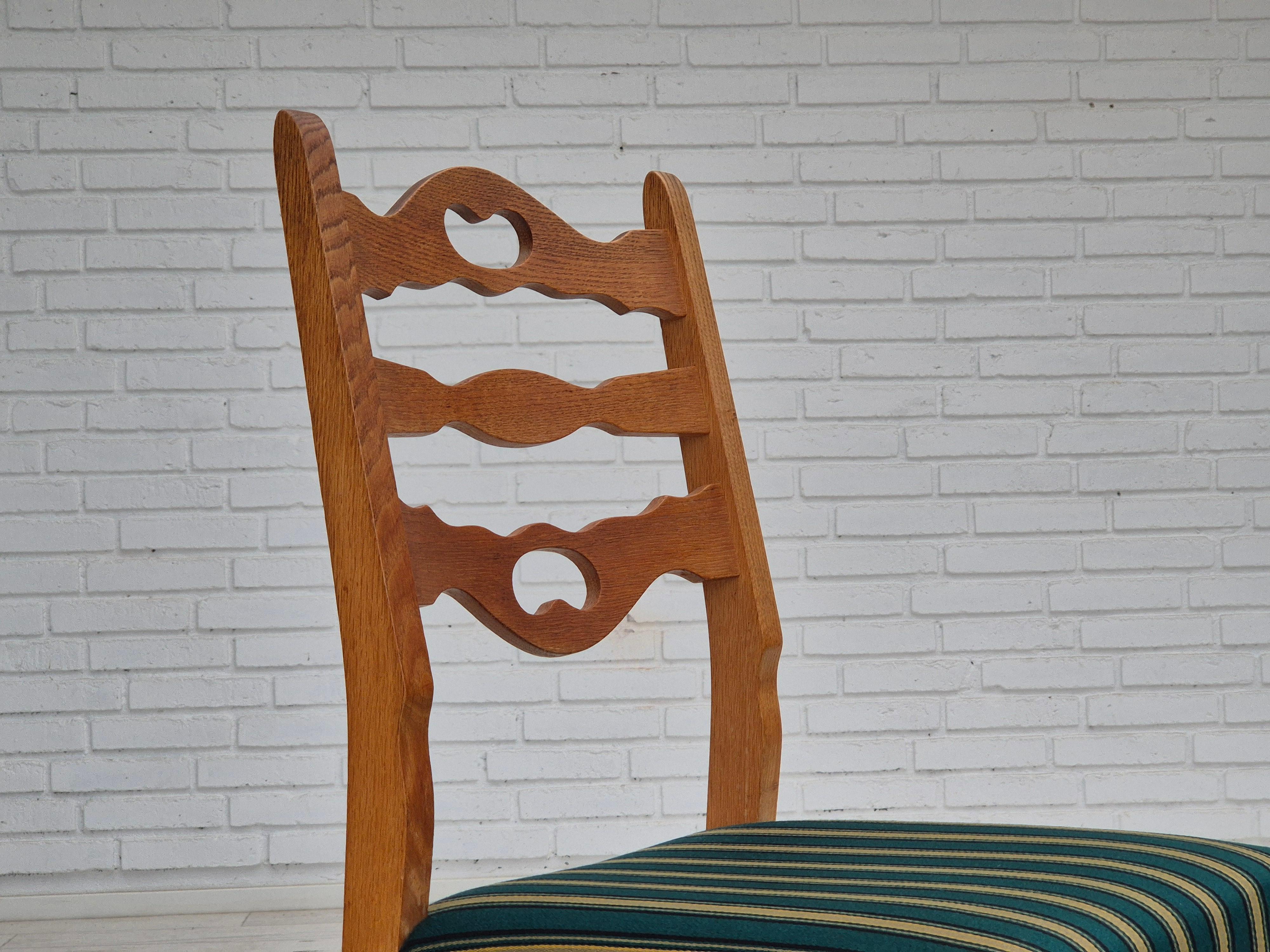 1970s, set of 6 Danish dining chairs, original condition, oak wood, wool. For Sale 4