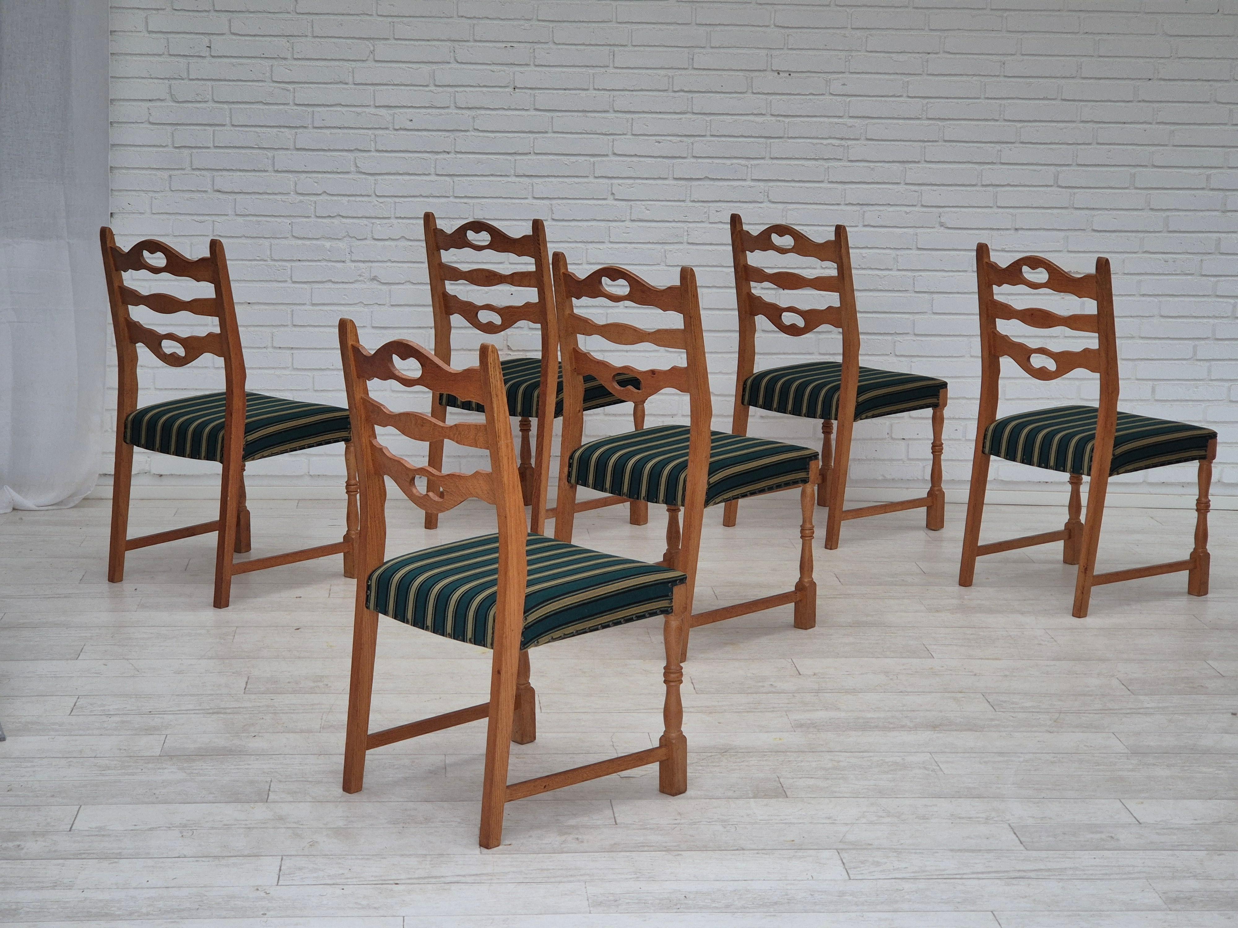 Scandinavian Modern 1970s, set of 6 Danish dining chairs, original condition, oak wood, wool. For Sale