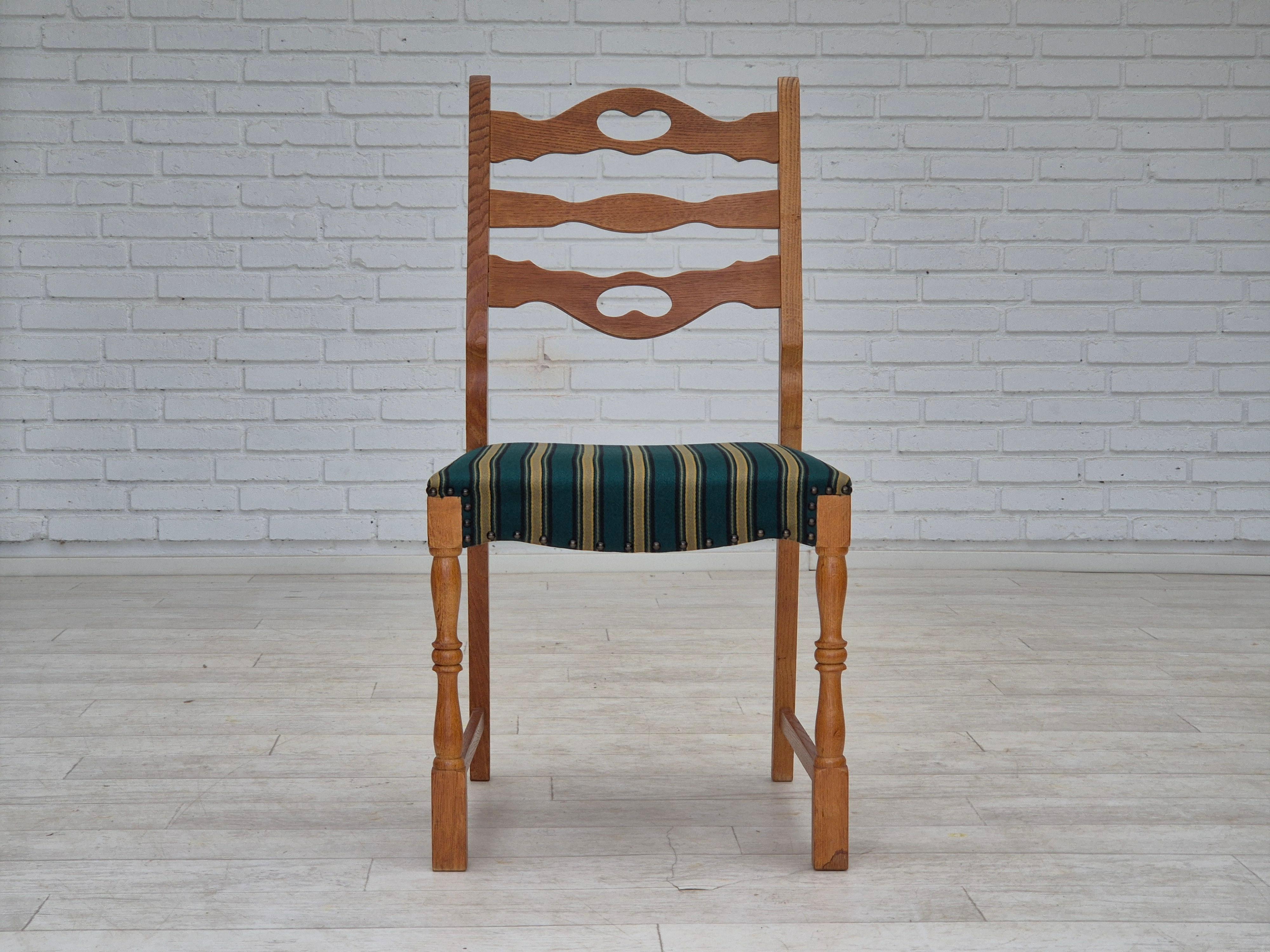 Late 20th Century 1970s, set of 6 Danish dining chairs, original condition, oak wood, wool. For Sale