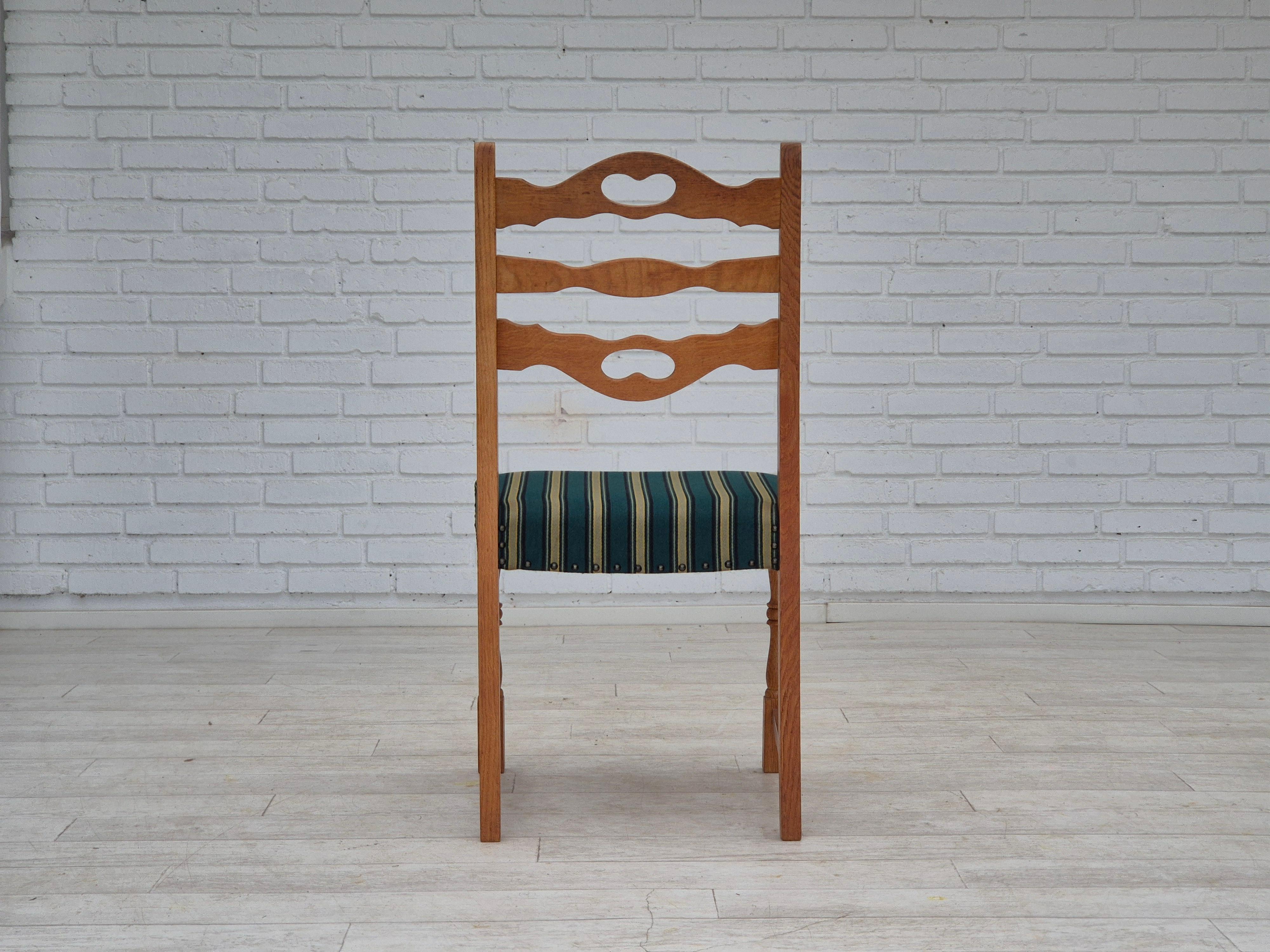 1970s, set of 6 Danish dining chairs, original condition, oak wood, wool. For Sale 1