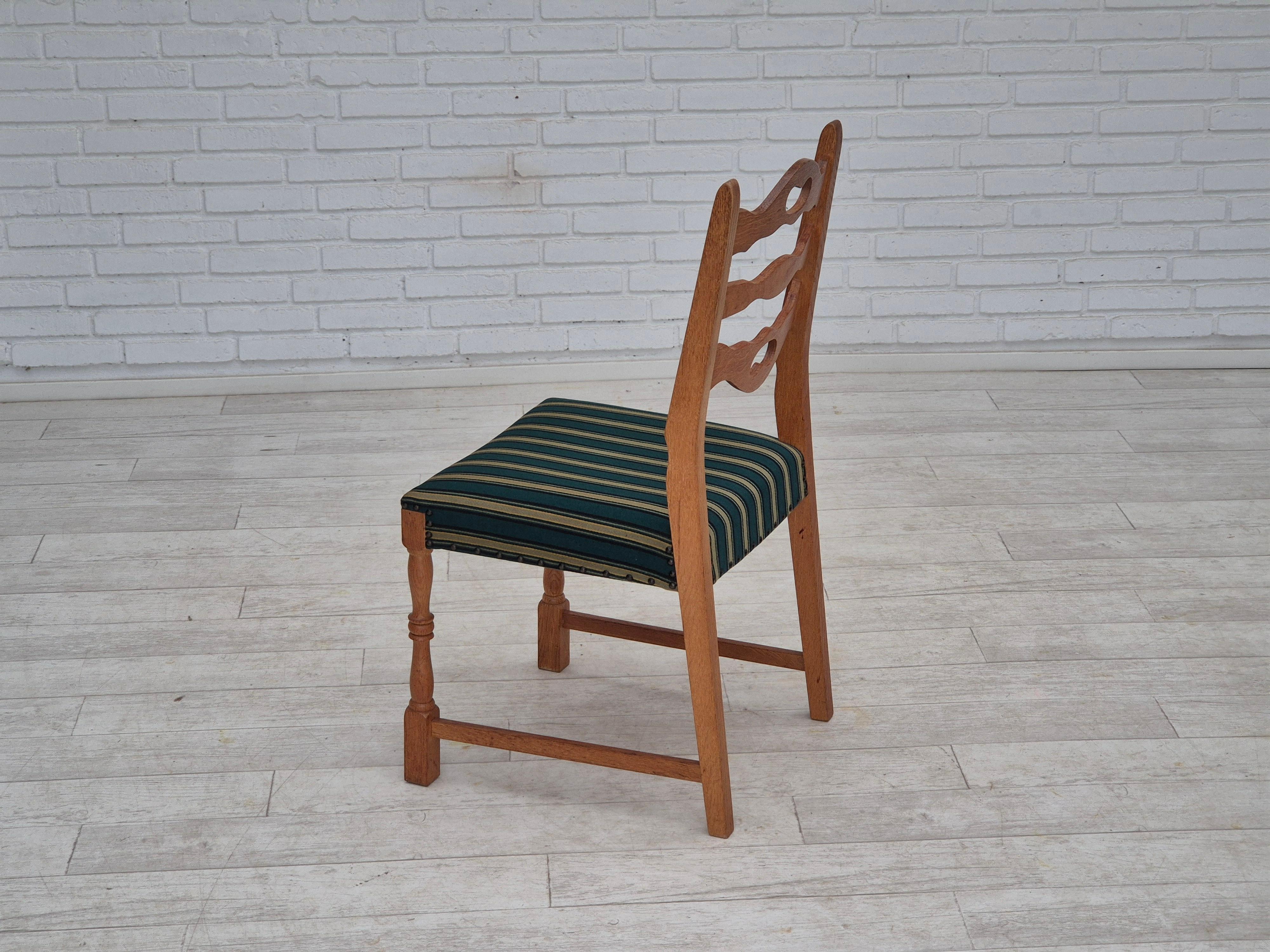 1970s, set of 6 Danish dining chairs, original condition, oak wood, wool. For Sale 2
