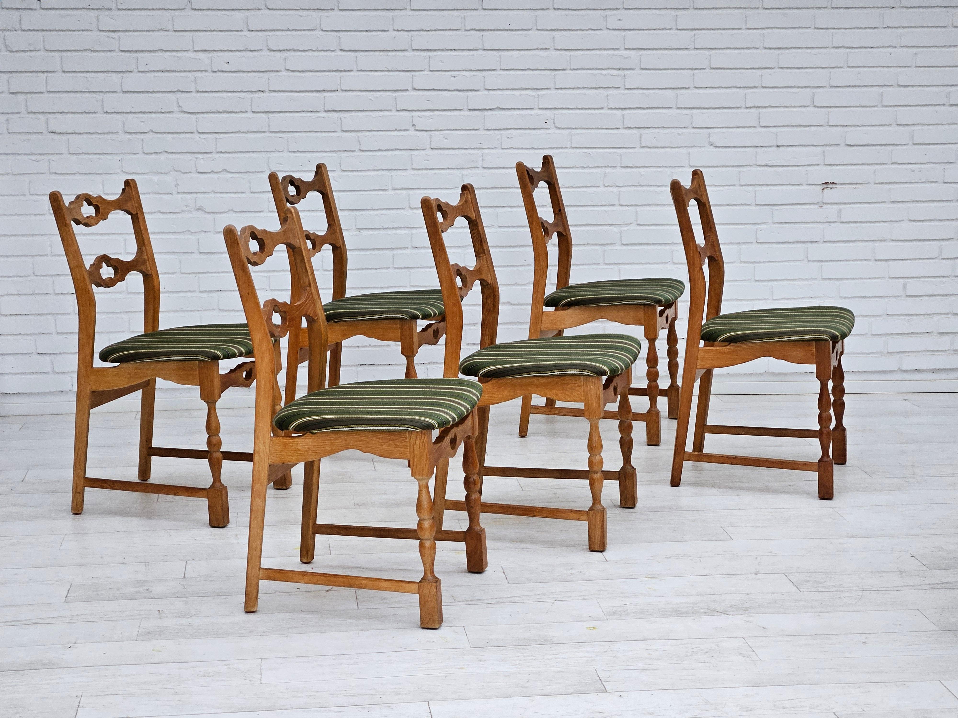 1970s, set of 6 Danish dining chairs in original very good condition: no smells and no stains. Oak wood, furniture wool fabric, removable seats. Manufactured by Danish furniture manufacturer in about 1975.