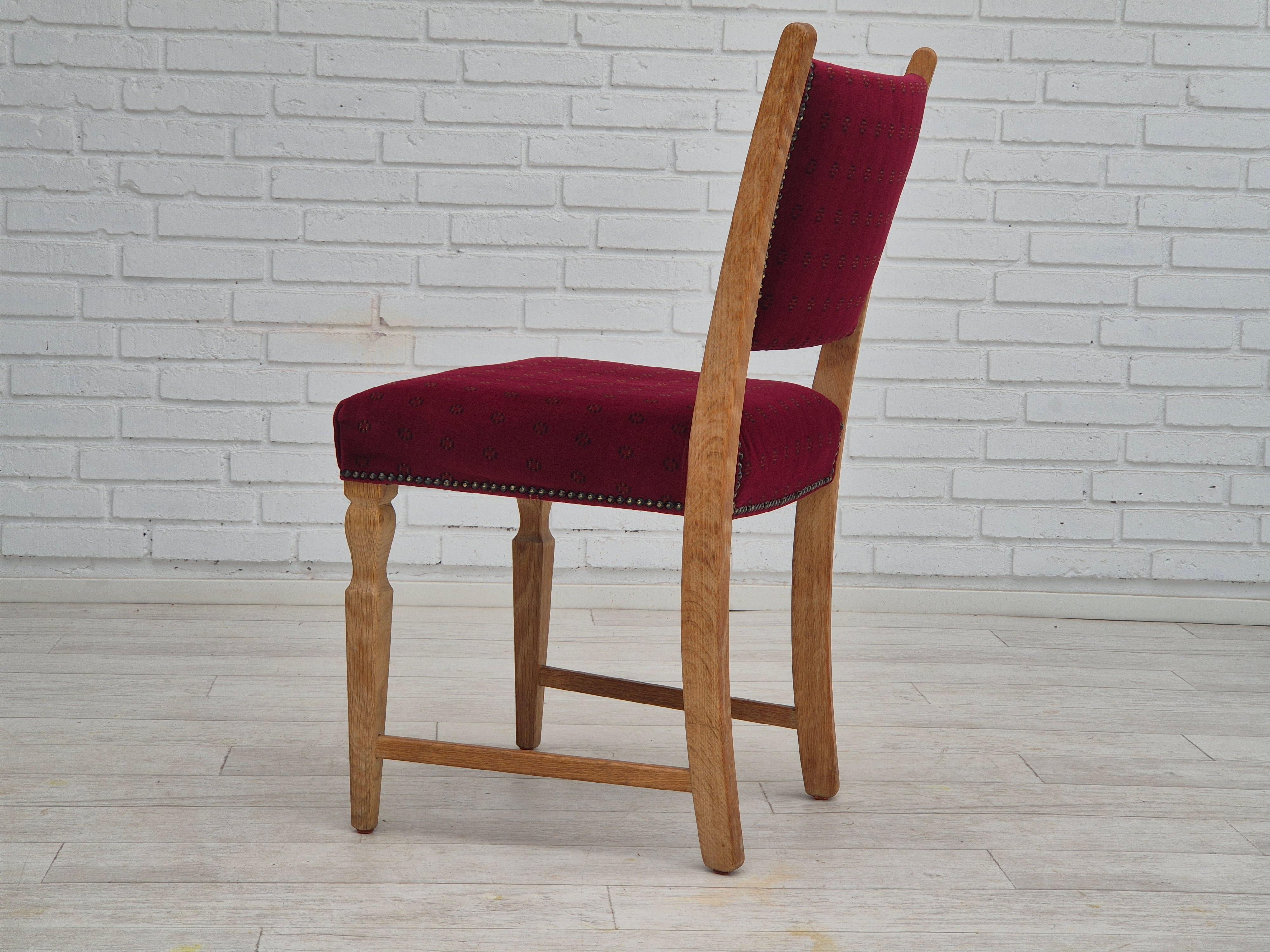 1970s, set of 6 Danish dinning chairs, very good condition, oak wood. For Sale 4