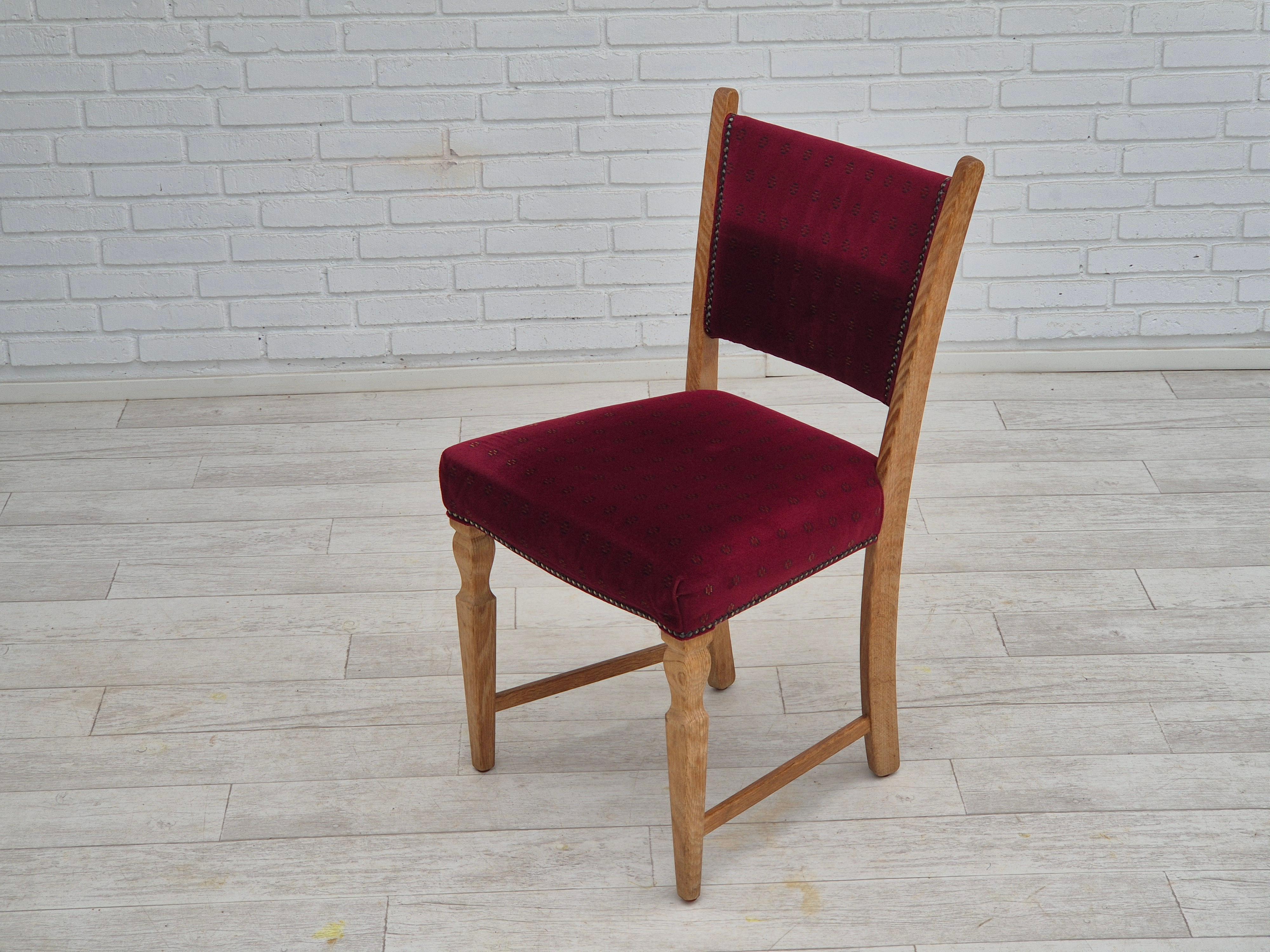 1970s, set of 6 Danish dinning chairs, very good condition, oak wood. For Sale 13