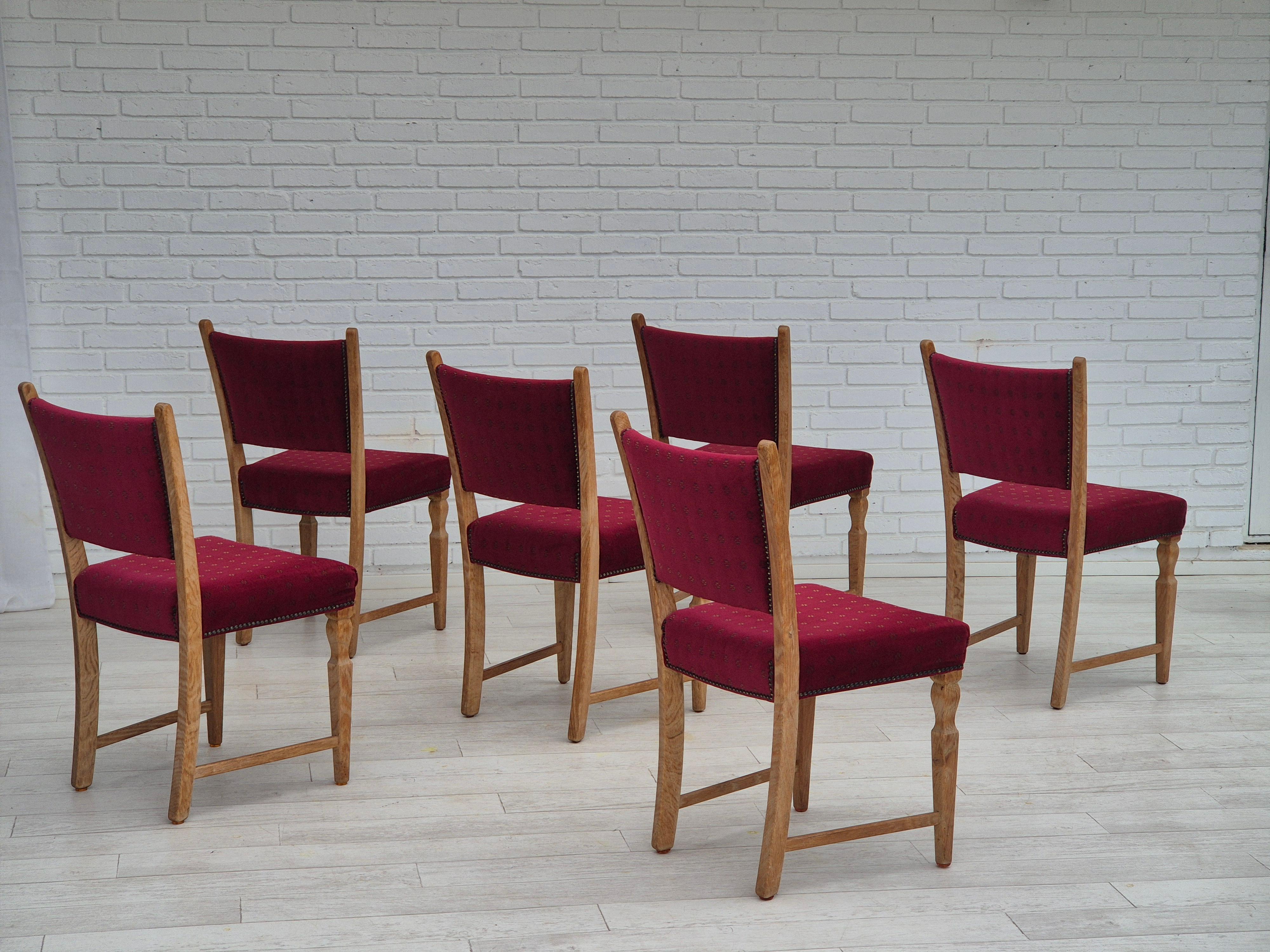 Scandinavian Modern 1970s, set of 6 Danish dinning chairs, very good condition, oak wood. For Sale