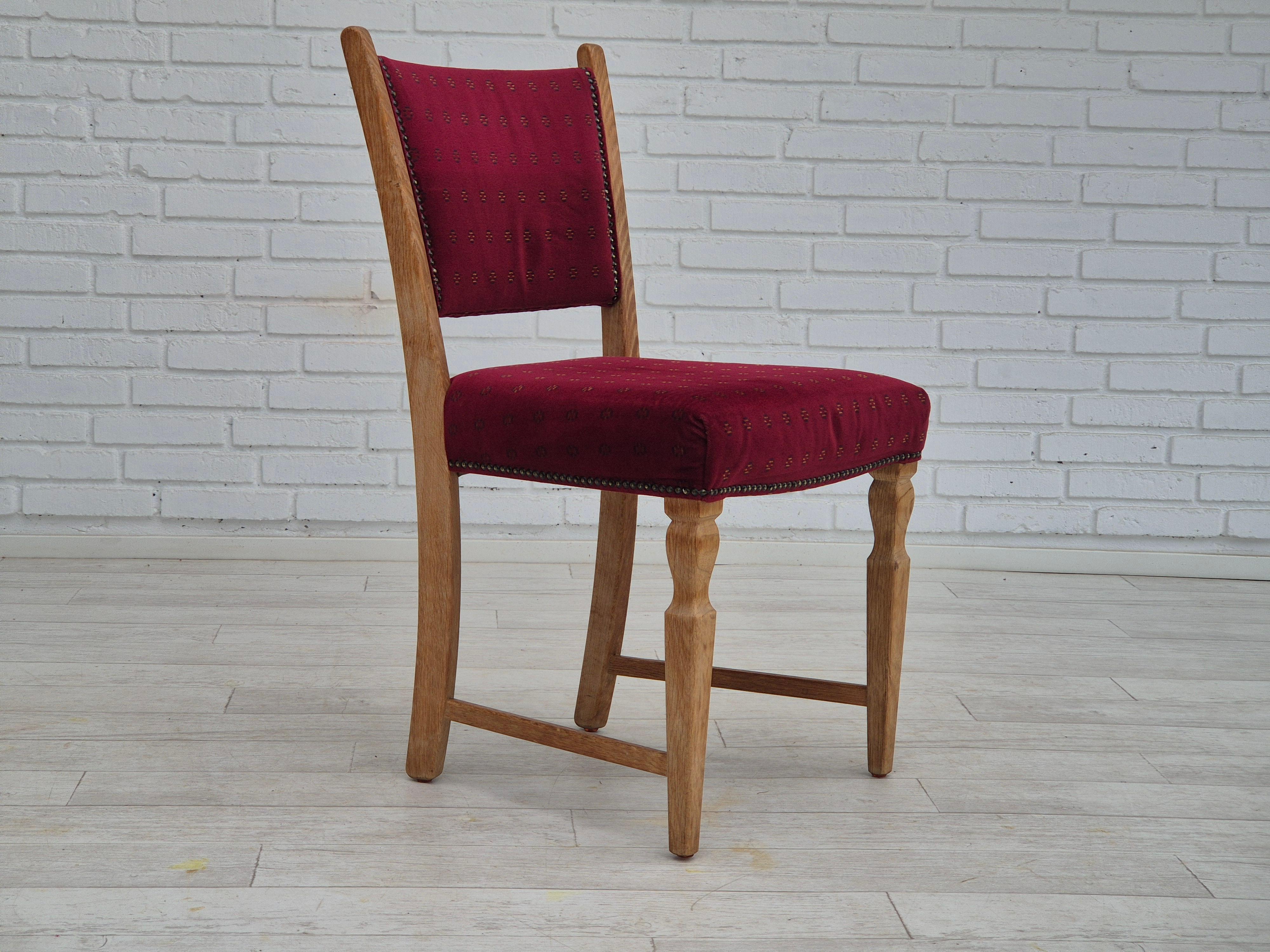 Late 20th Century 1970s, set of 6 Danish dinning chairs, very good condition, oak wood. For Sale