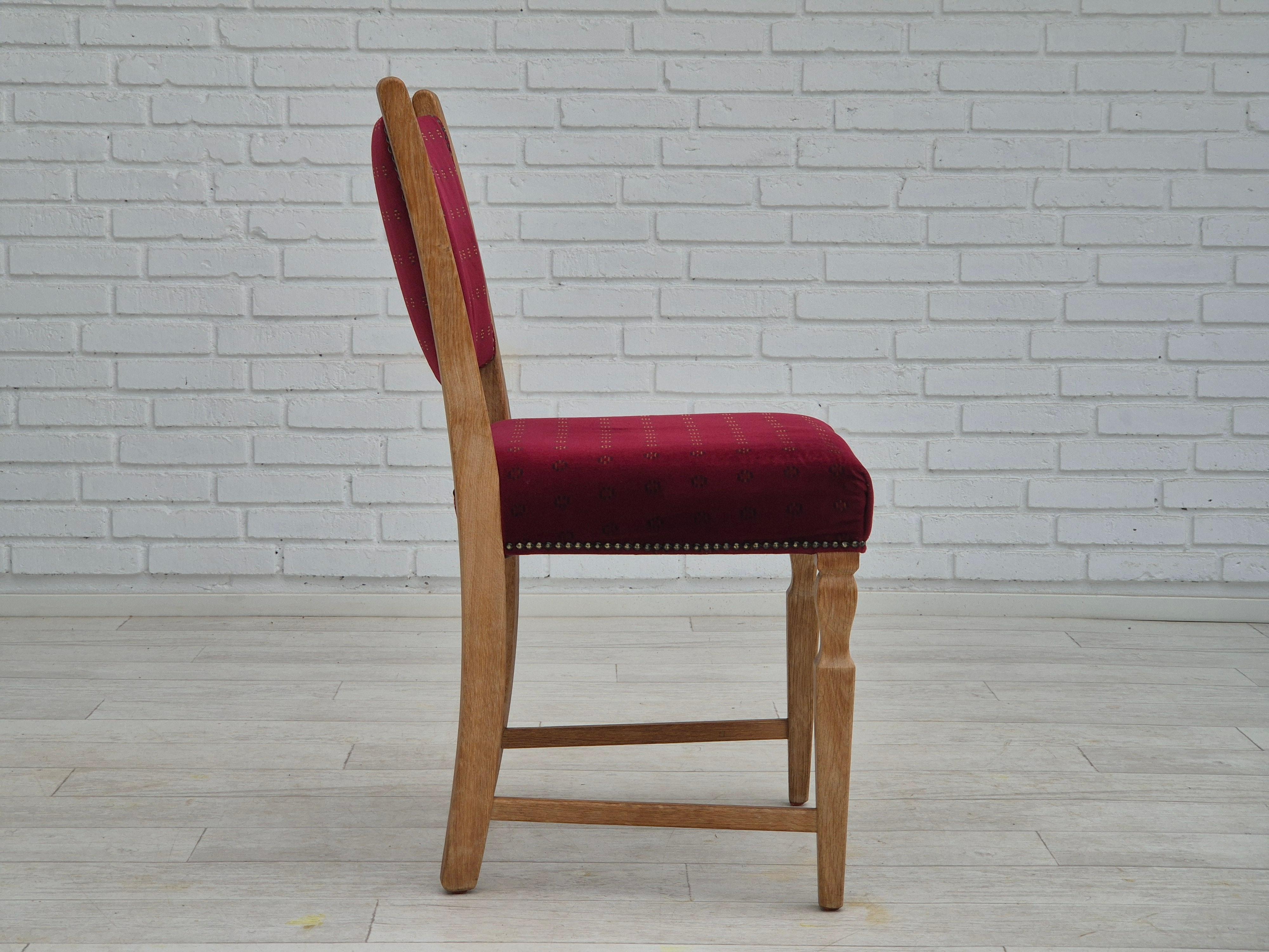 1970s, set of 6 Danish dinning chairs, very good condition, oak wood. For Sale 1