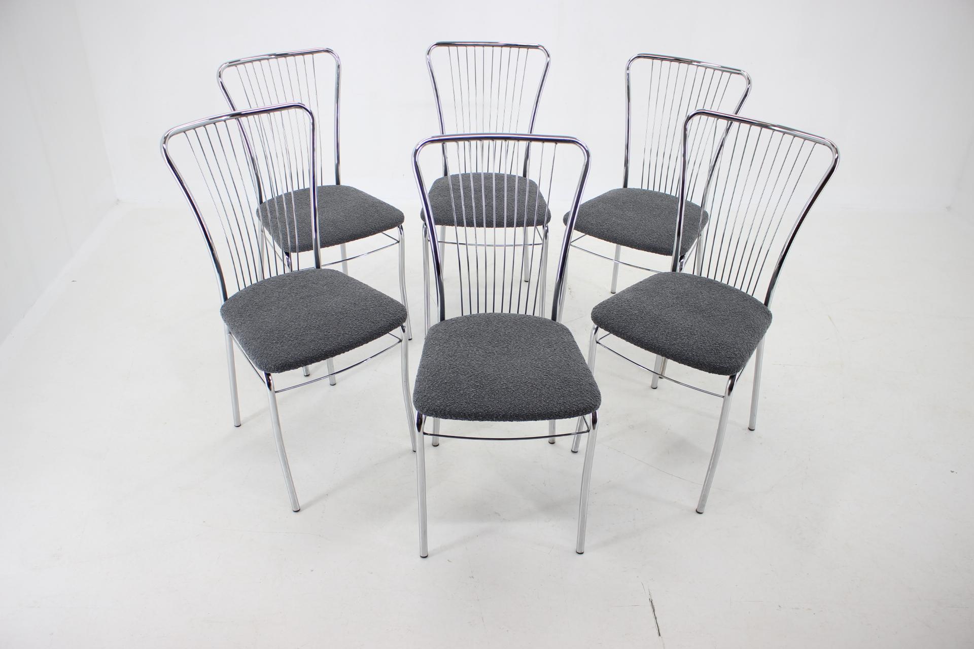 Mid-Century Modern 1970s Set of 6 Italian Dining Chairs in Bouclé Fabric For Sale