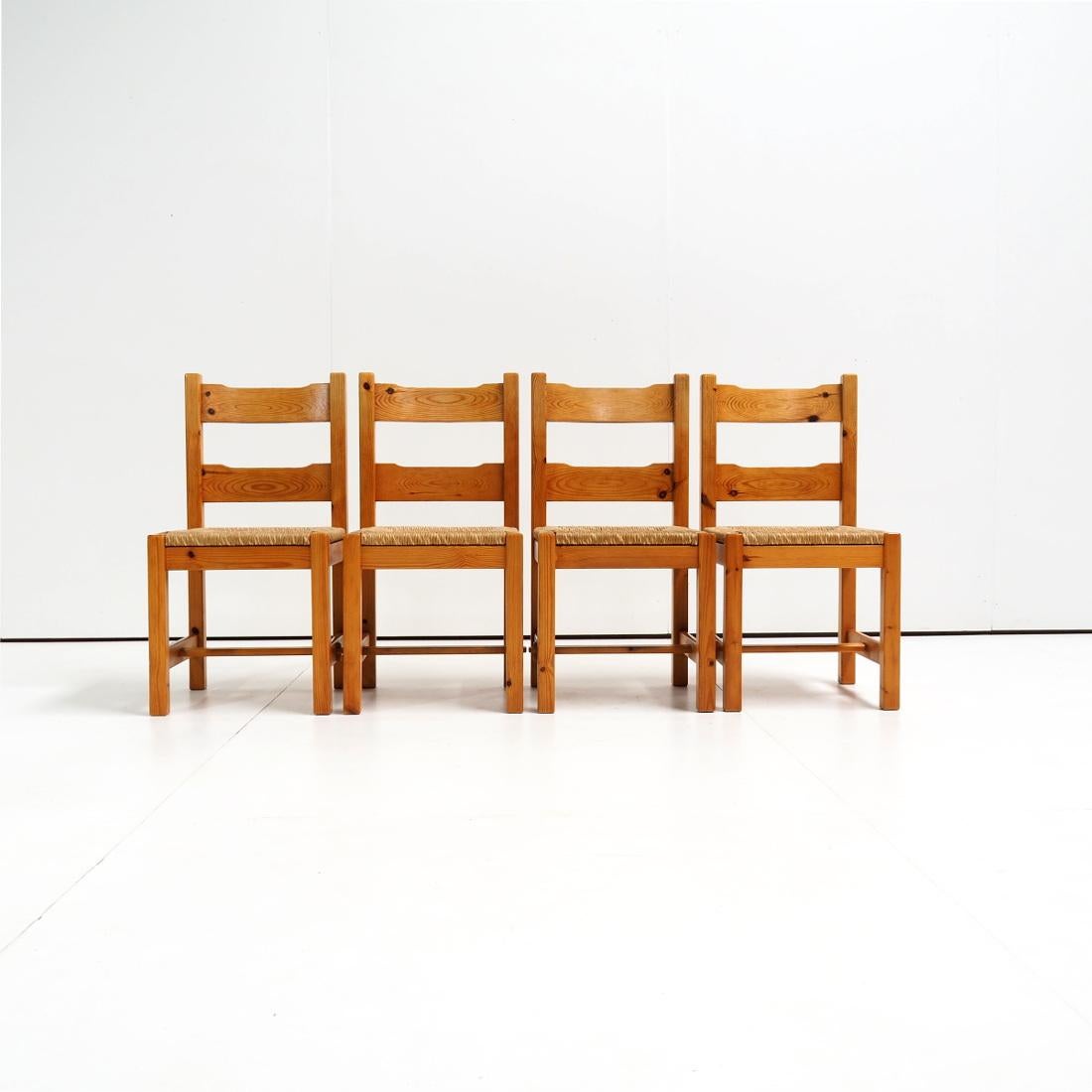 Late 20th Century 1970’s set of chairs in pine wood with straw seat For Sale