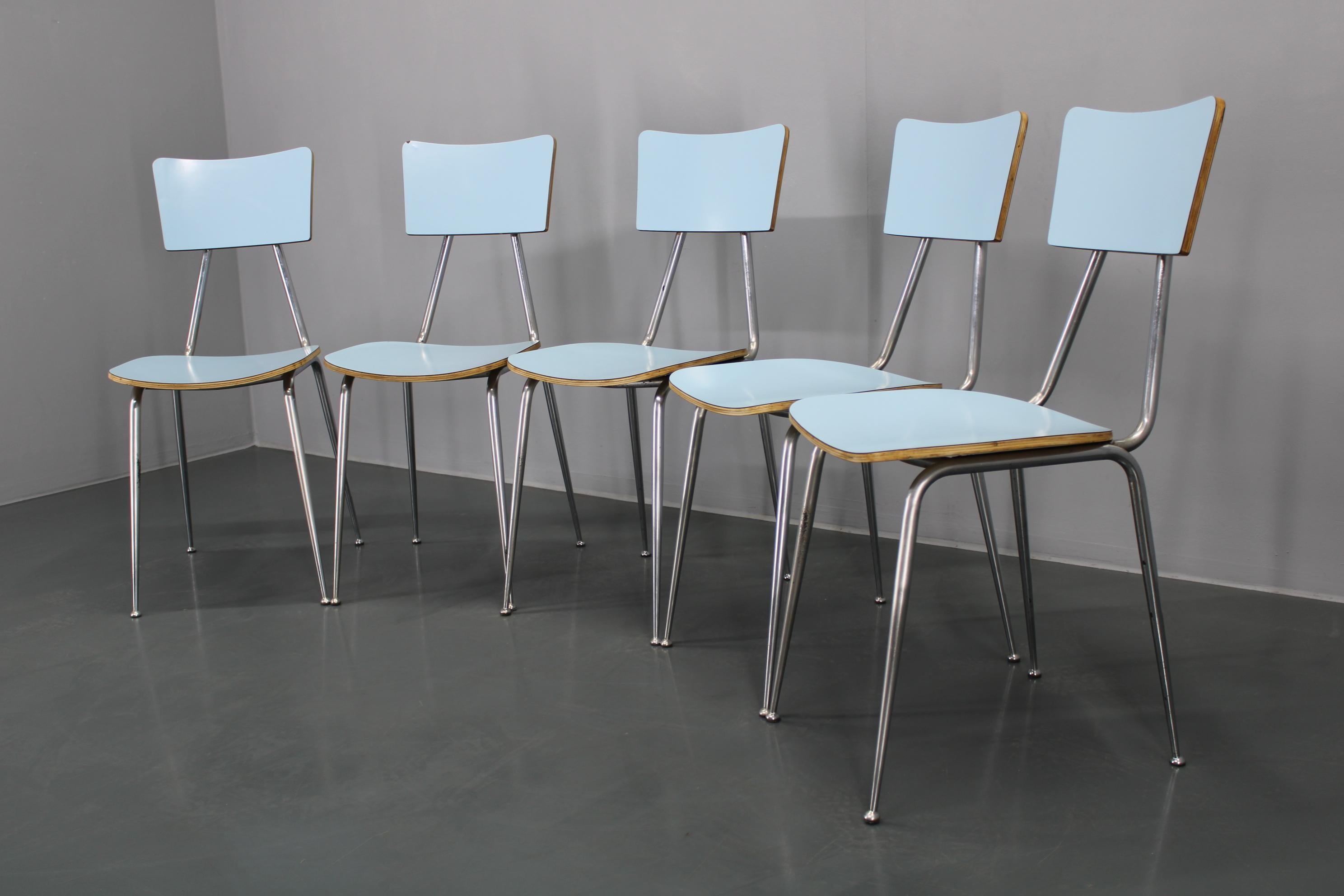 Juego de cinco sillas de comedor, Italia, años 70 Moderno de mediados de siglo en venta