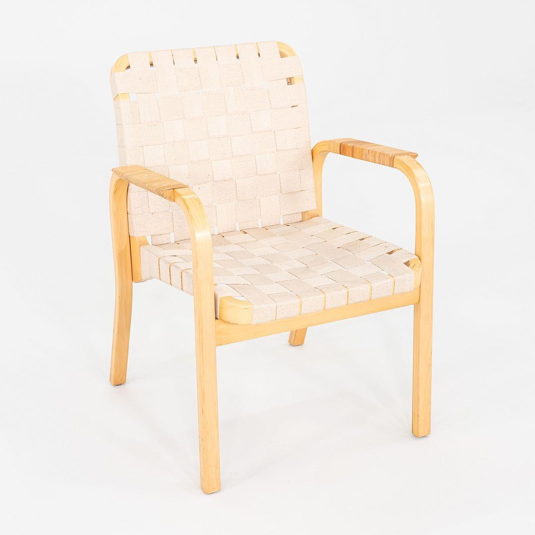 Moderno Set di quattro sedie da pranzo degli anni '70 di Alvar e Aino Aalto per Artek Model 45 in vendita