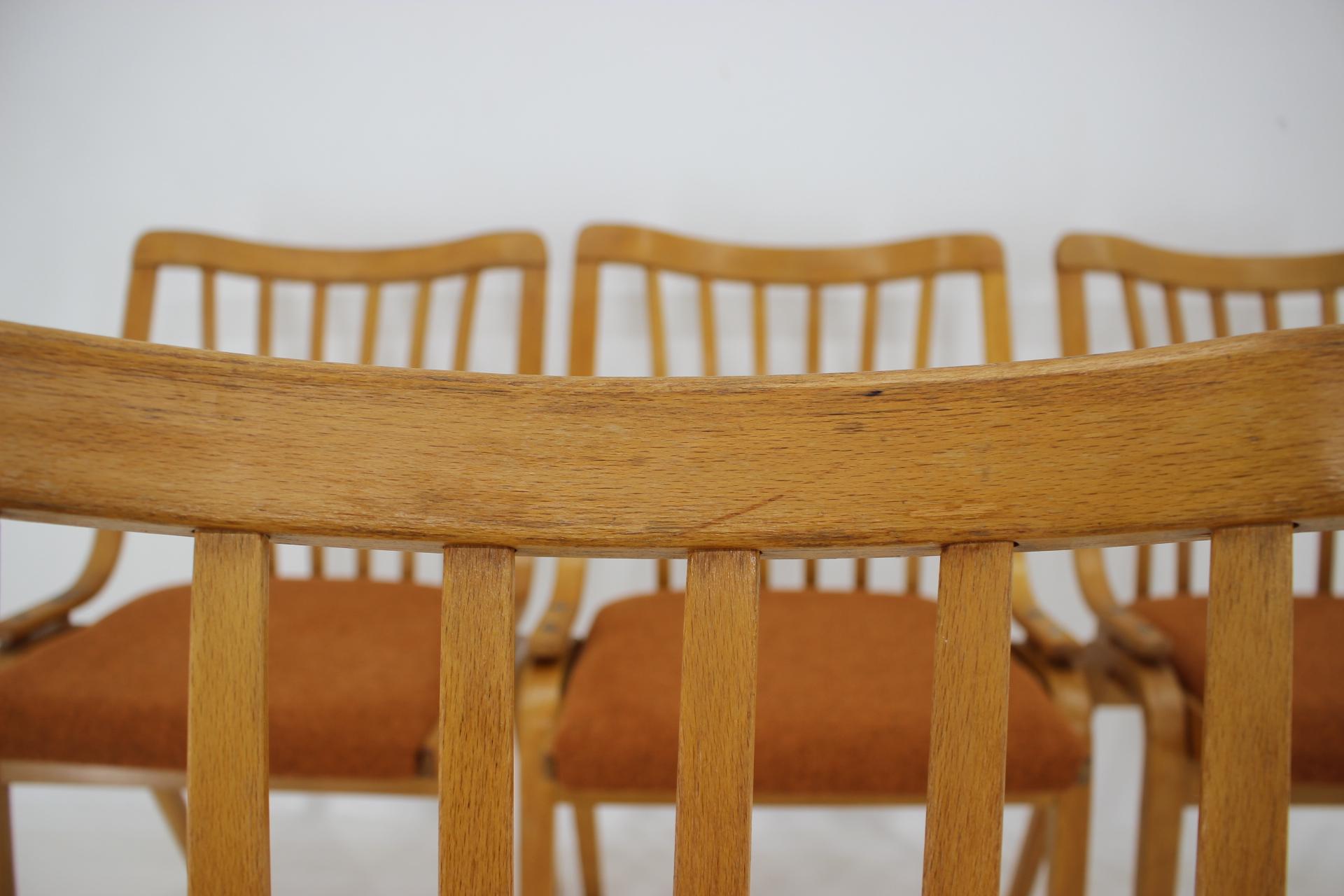 Ensemble de quatre chaises de salle à manger Antonin Suman des années 1970 par Ton, Tchécoslovaquie en vente 5