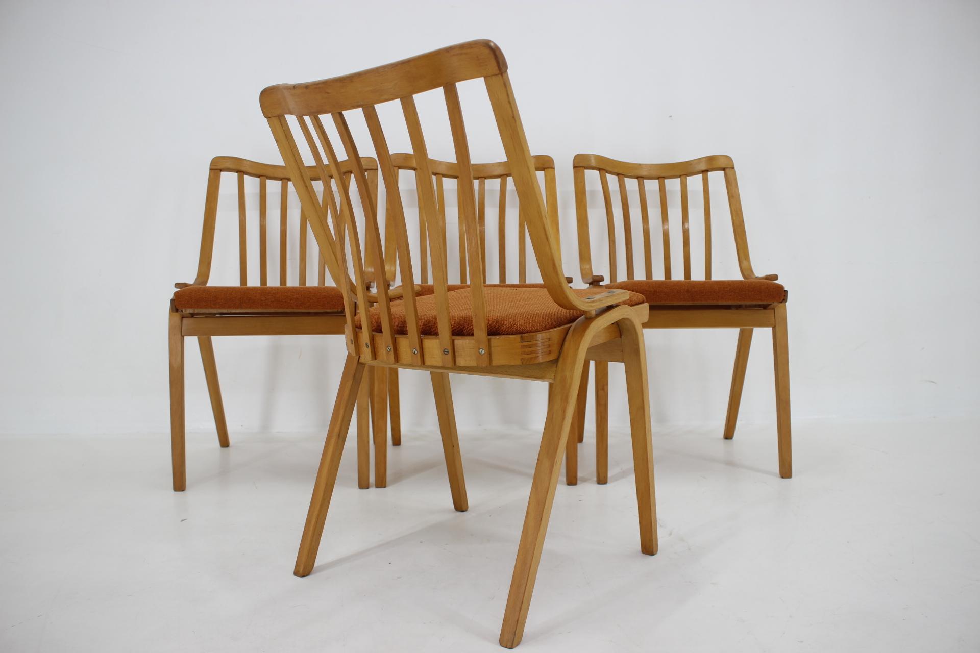 Bois Ensemble de quatre chaises de salle à manger Antonin Suman des années 1970 par Ton, Tchécoslovaquie en vente