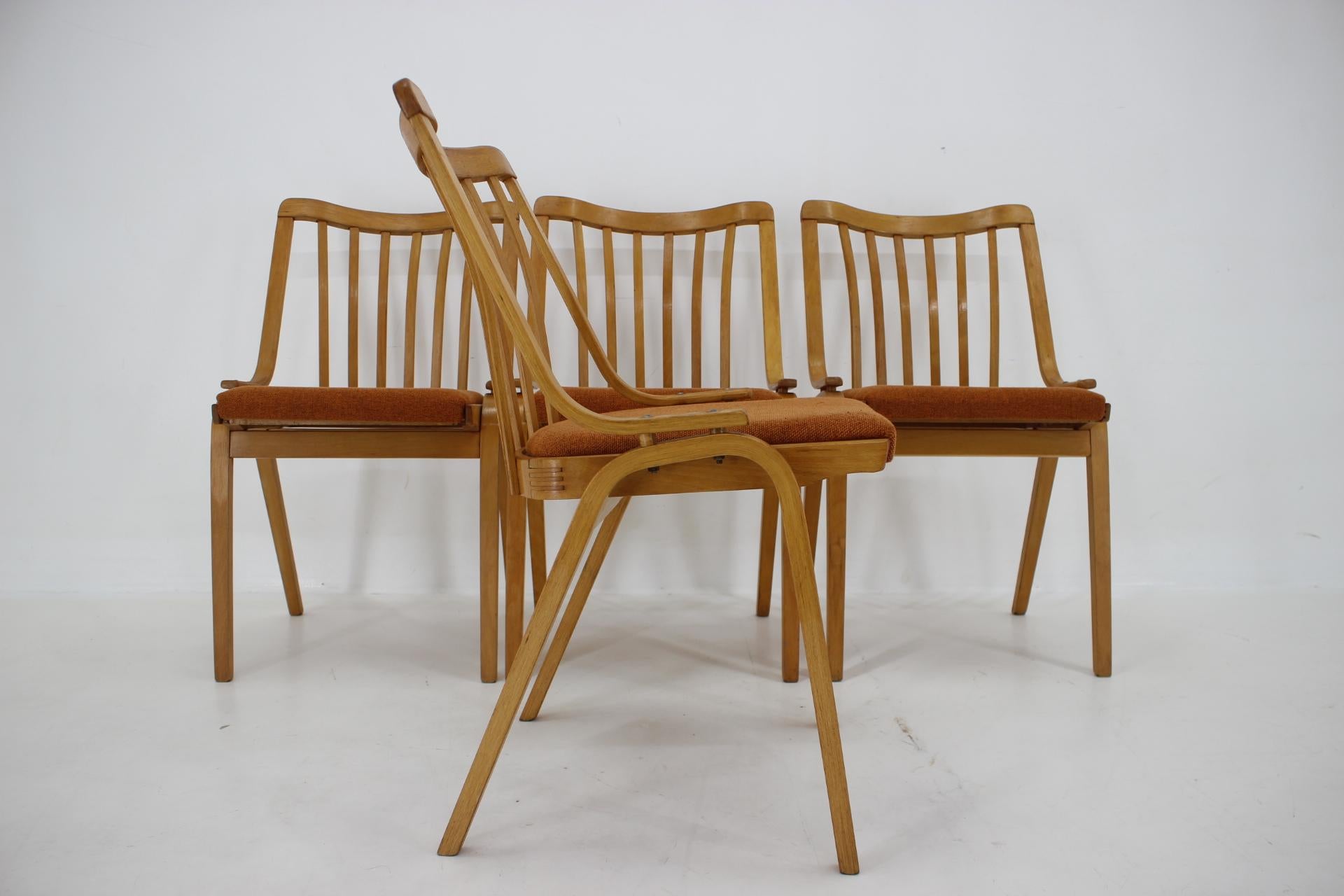 Ensemble de quatre chaises de salle à manger Antonin Suman des années 1970 par Ton, Tchécoslovaquie en vente 1
