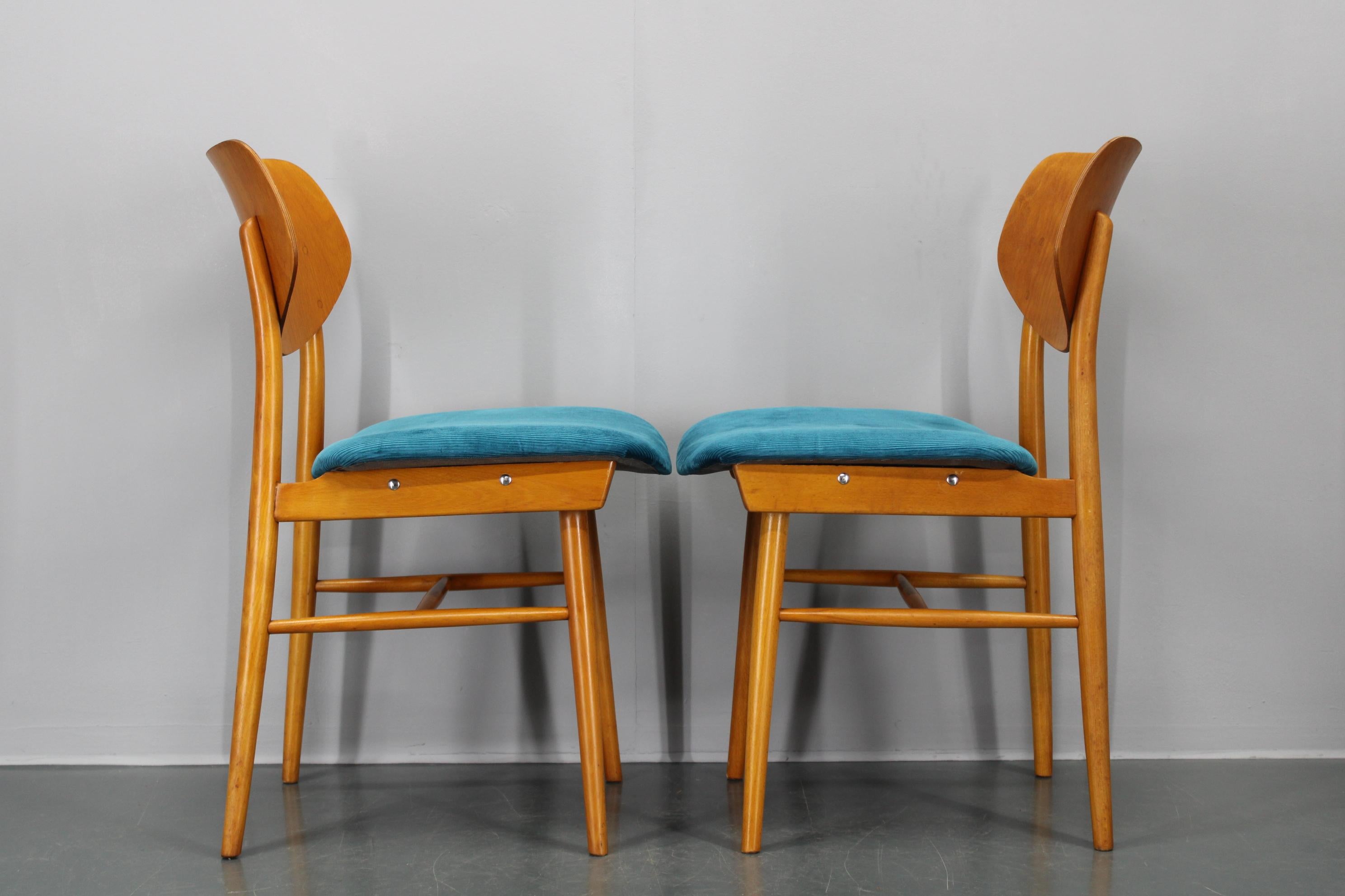 Set di quattro sedie da pranzo in Beeche degli anni '70 di TON, Cecoslovacchia in vendita 10