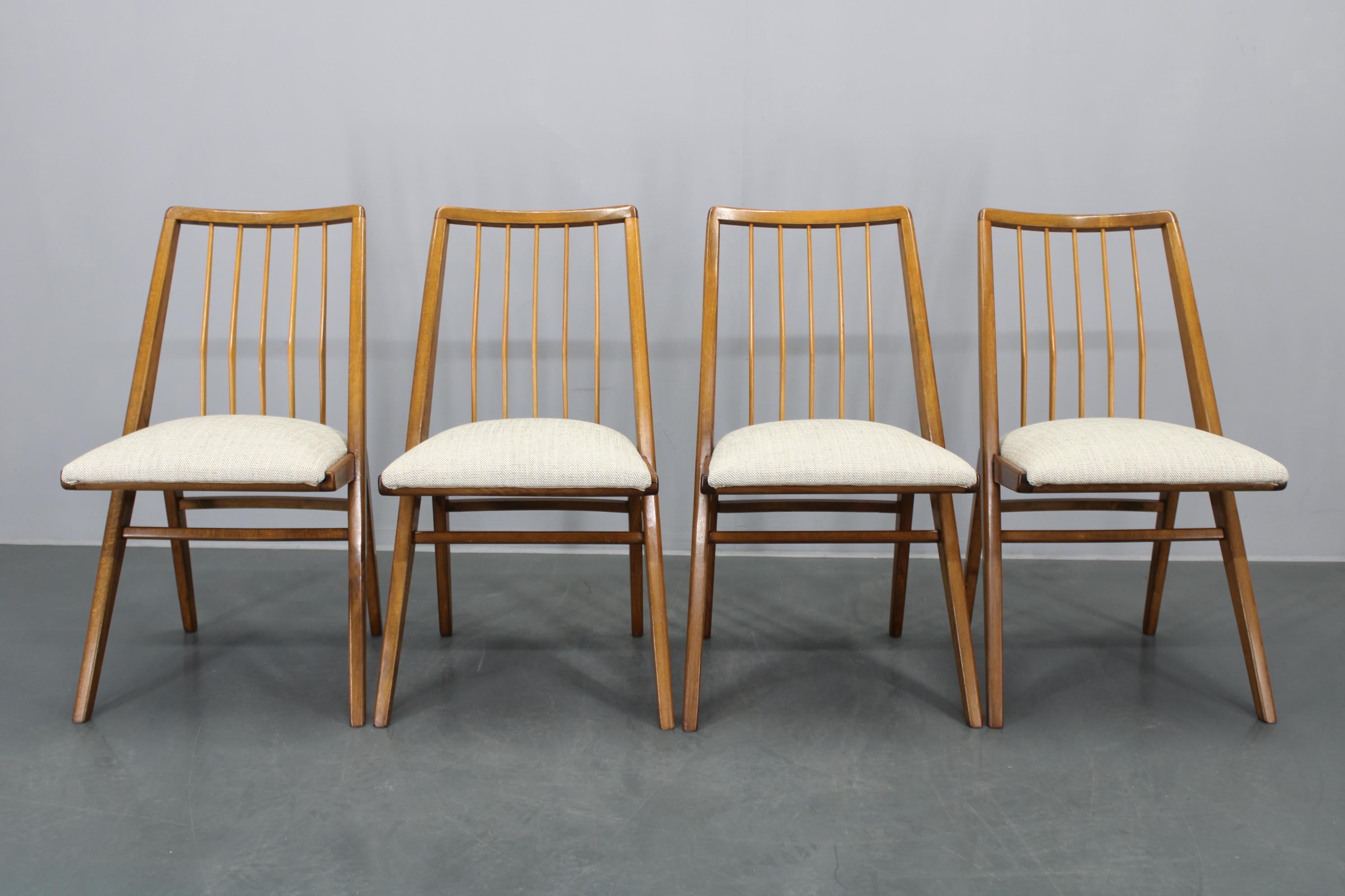 Mid-Century moderno Set di quattro sedie da pranzo in Beeche degli anni '70, Germania Ovest in vendita