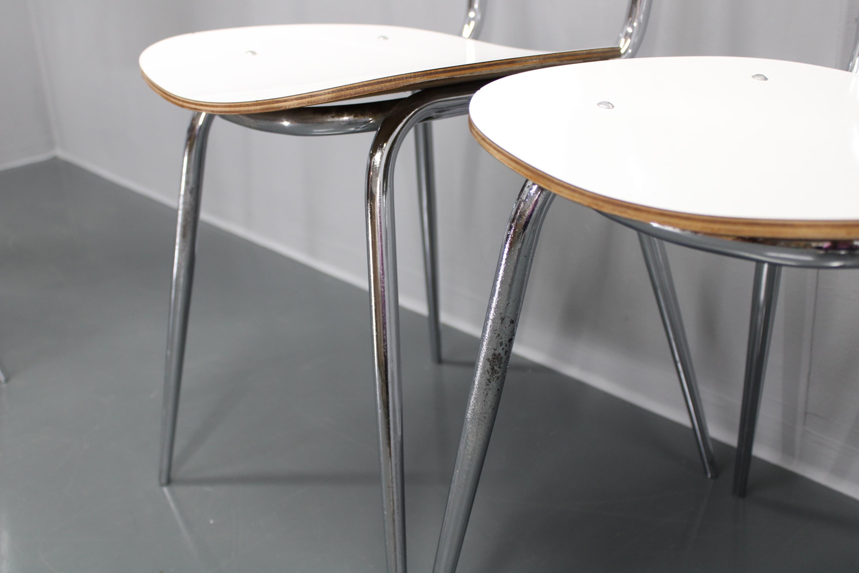 1970 Ensemble de quatre chaises et table de salle à manger, Italie en vente 12