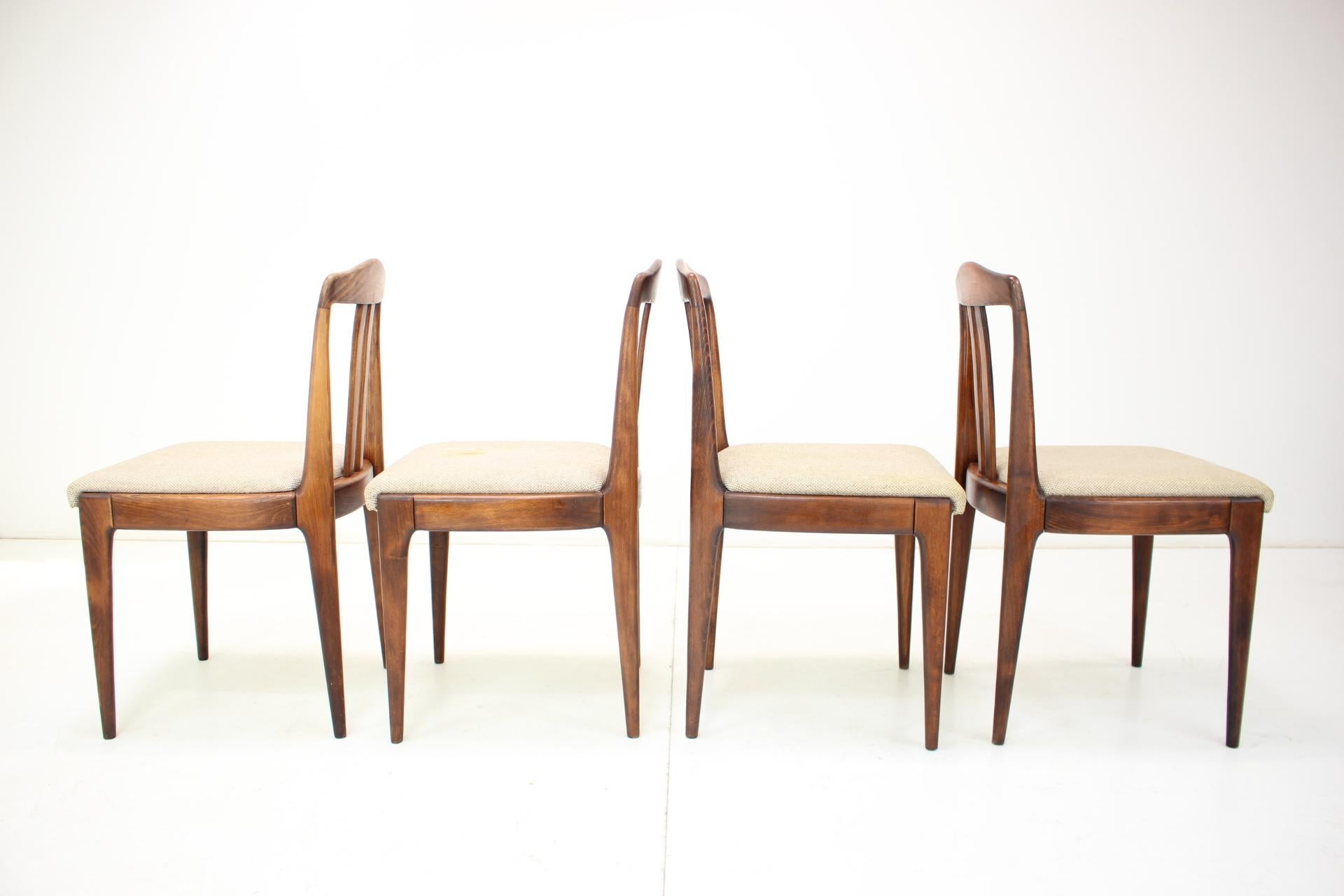Ensemble de quatre chaises de salle à manger des années 1970 par Drevotvar, Tchécoslovaquie Bon état - En vente à Praha, CZ