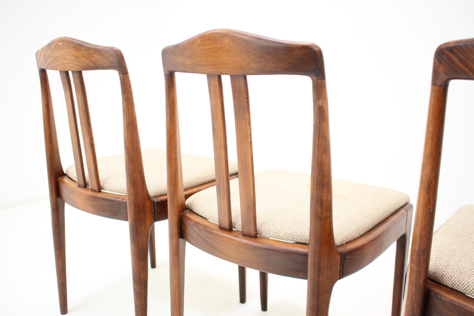 Tissu Ensemble de quatre chaises de salle à manger des années 1970 par Drevotvar, Tchécoslovaquie en vente