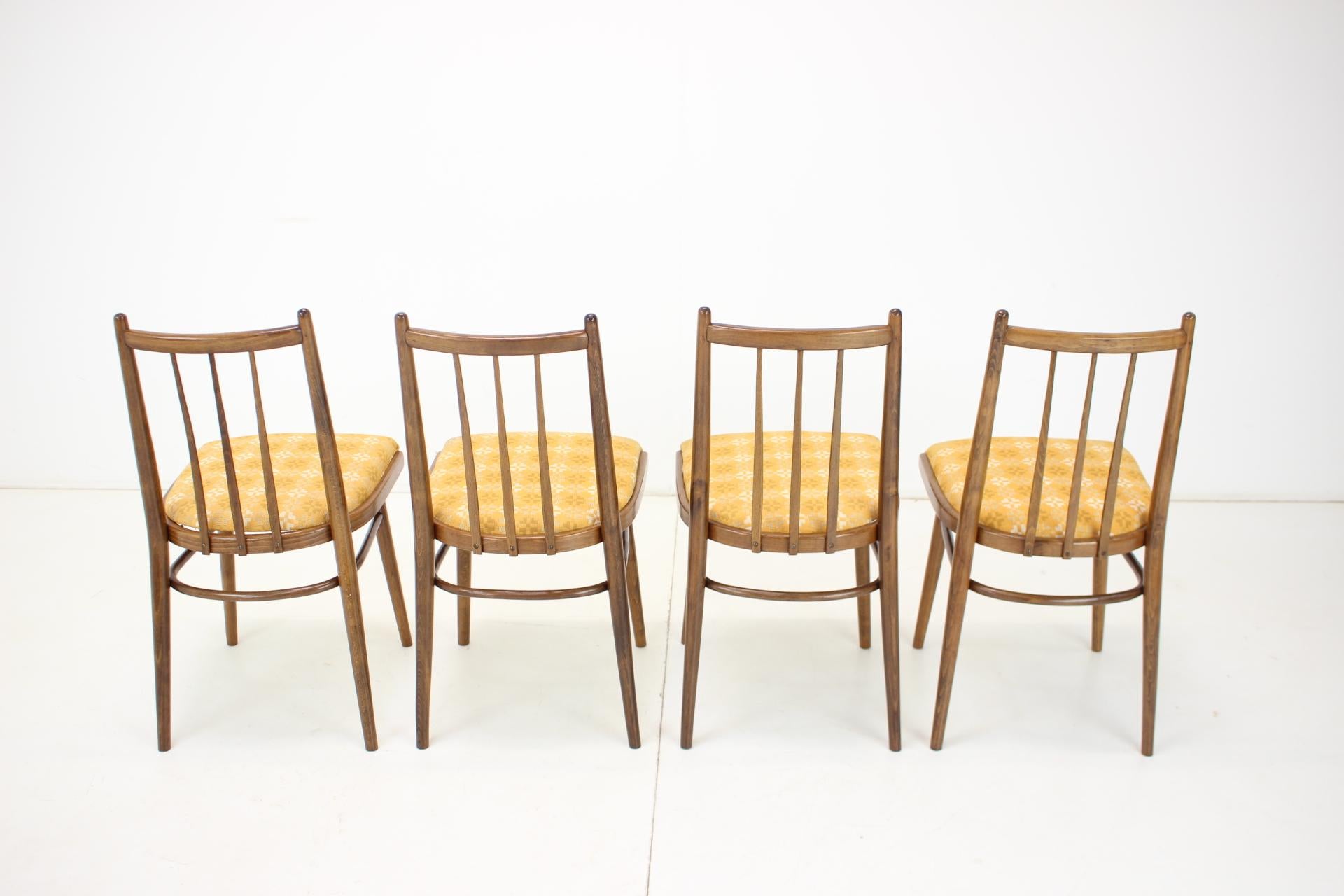 Tissu Ensemble de quatre chaises à manger des années 1970 par Jitona, Tchécoslovaquie en vente