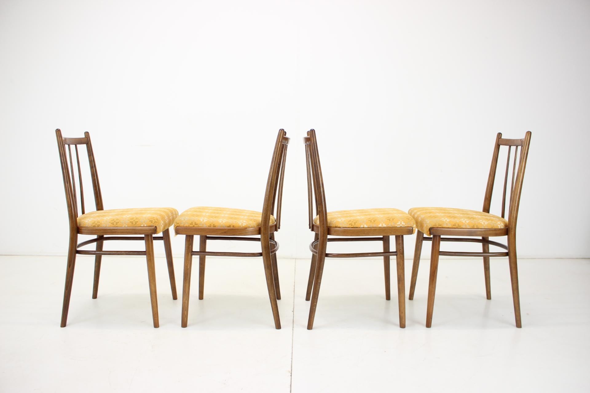 Ensemble de quatre chaises à manger des années 1970 par Jitona, Tchécoslovaquie en vente 1