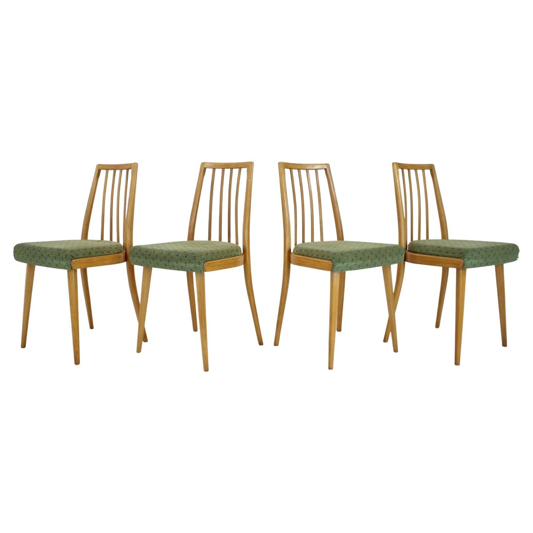 Ensemble de quatre chaises à manger des années 1970 par Ton, Tchécoslovaquie