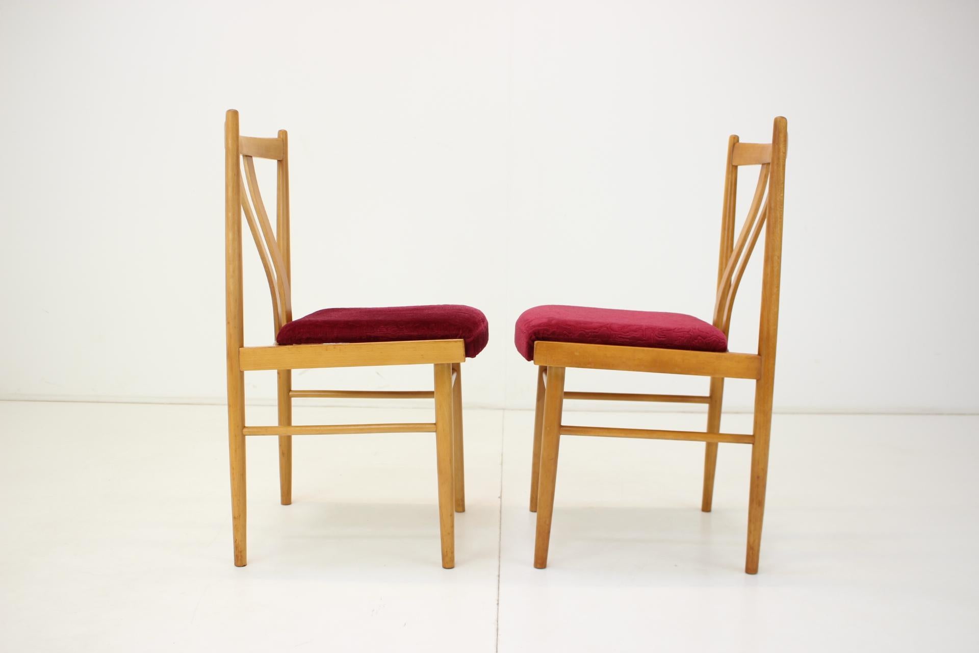 Tissu Ensemble de quatre chaises de salle à manger des années 1970, Tchécoslovaquie en vente