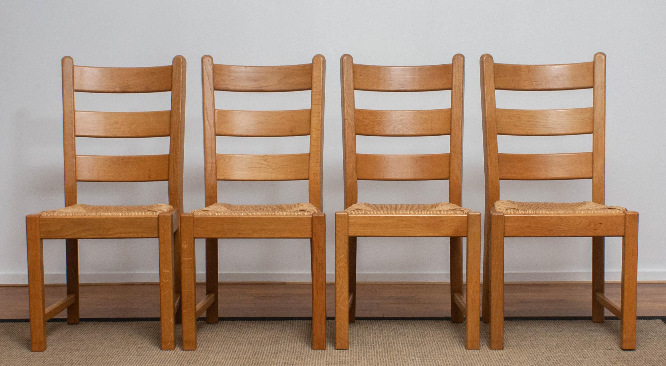 1970s, Set of Four Dutch Oak Ladder Back Dining Chairs with Wicker Seat In Good Condition In Silvolde, Gelderland